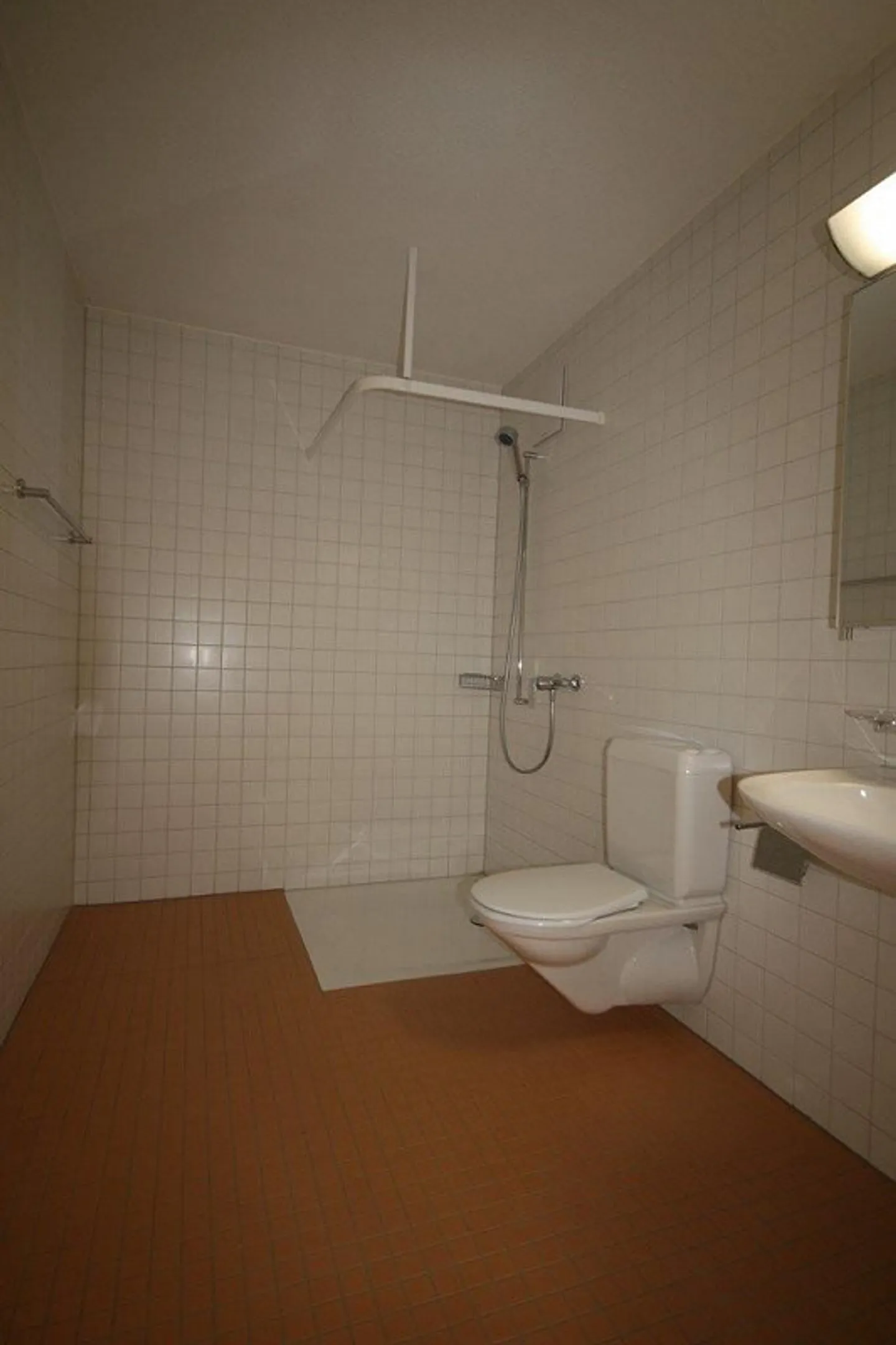 Geräumige Wohnung mit Balkon - Foto 3 von 6