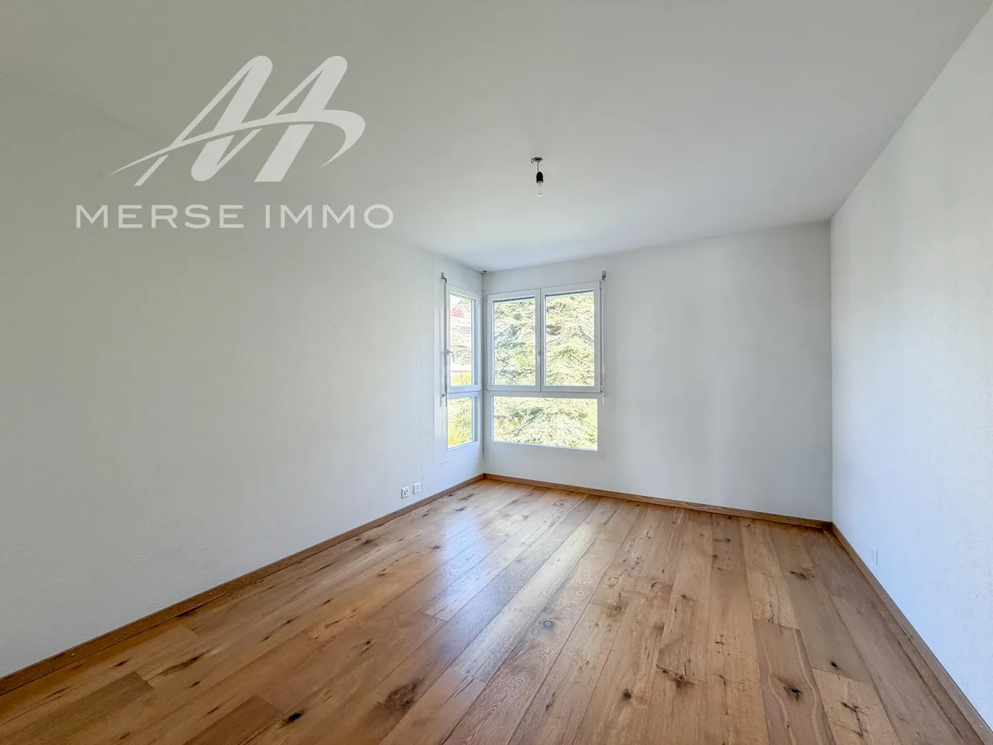 Attico luminoso con grande terrazza e vista libera - Foto 8 di 13