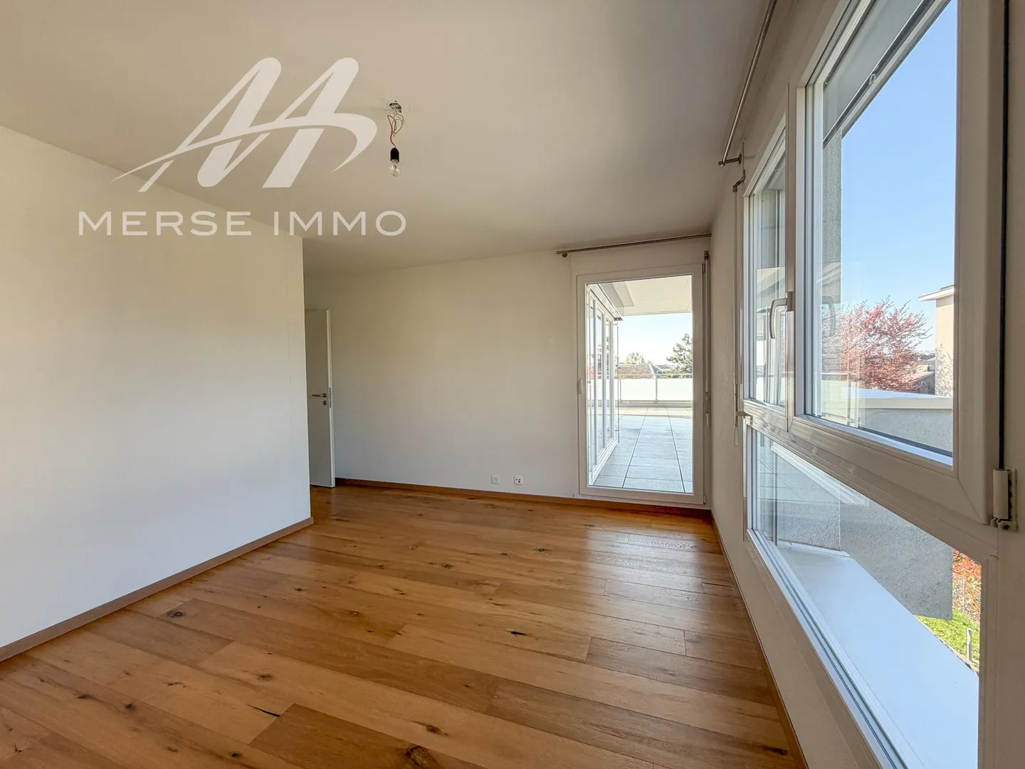 Attico luminoso con grande terrazza e vista libera - Foto 10 di 13