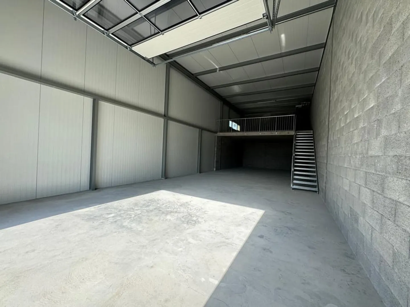 Spazio modulare di 124m² - Flessibilità e accessibilità strategica A9 - Foto 1 di 8