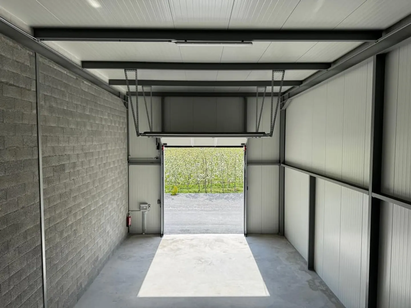Spazio modulare di 124m² - Flessibilità e accessibilità strategica A9 - Foto 3 di 8