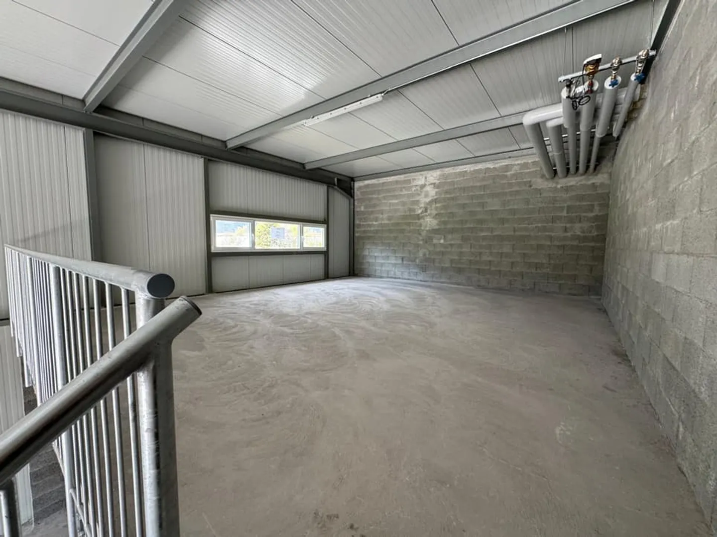 Spazio modulare di 124m² - Flessibilità e accessibilità strategica A9 - Foto 5 di 8