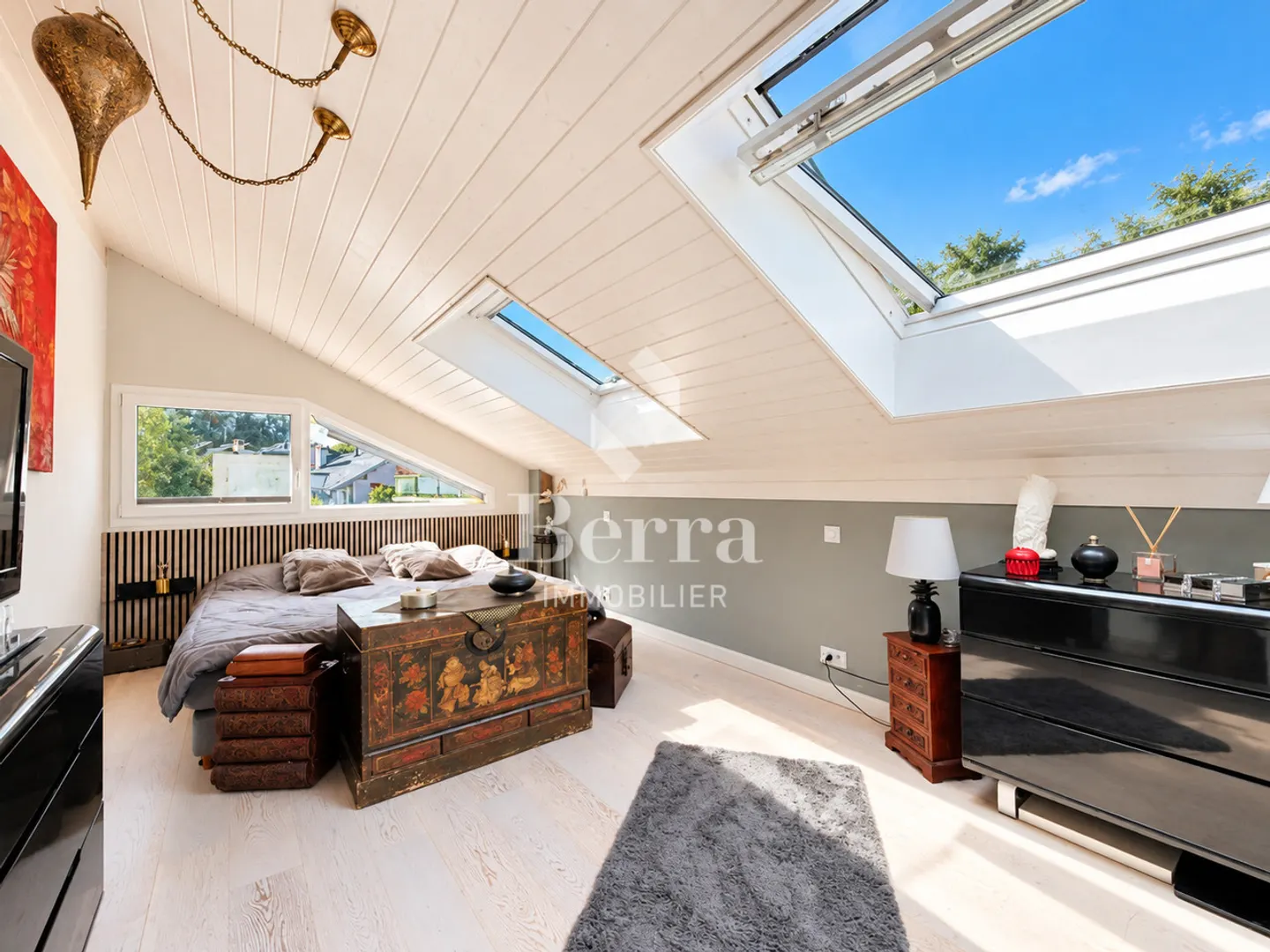 PENTHOUSE OF 5.5 ROOMS WITH PANORAMIC VIEW AND HIGH-END FEATURES - Photo 10 of 17