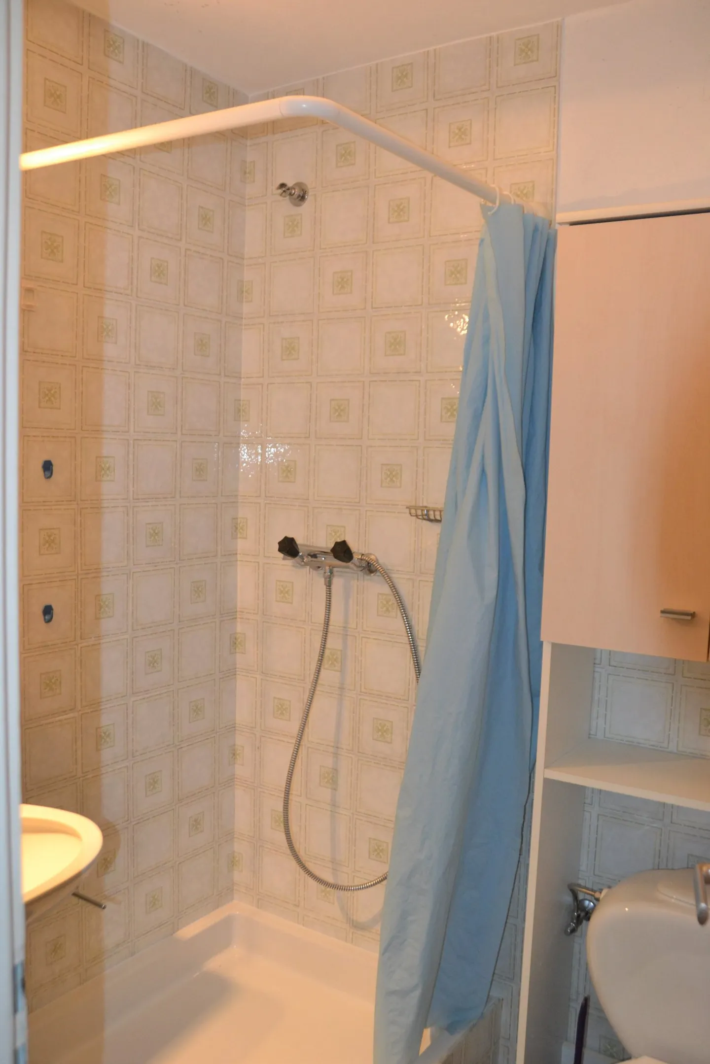 Sympathetic apartment near the funicular (annual rent) - Photo 5 of 8