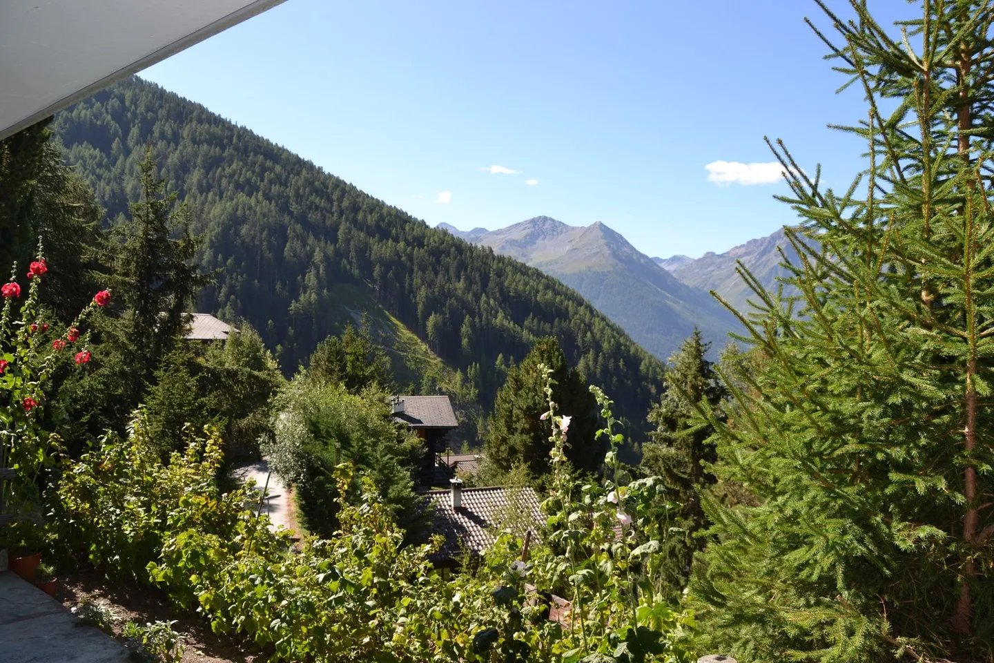 Sympathetic apartment near the funicular (annual rent) - Photo 7 of 8