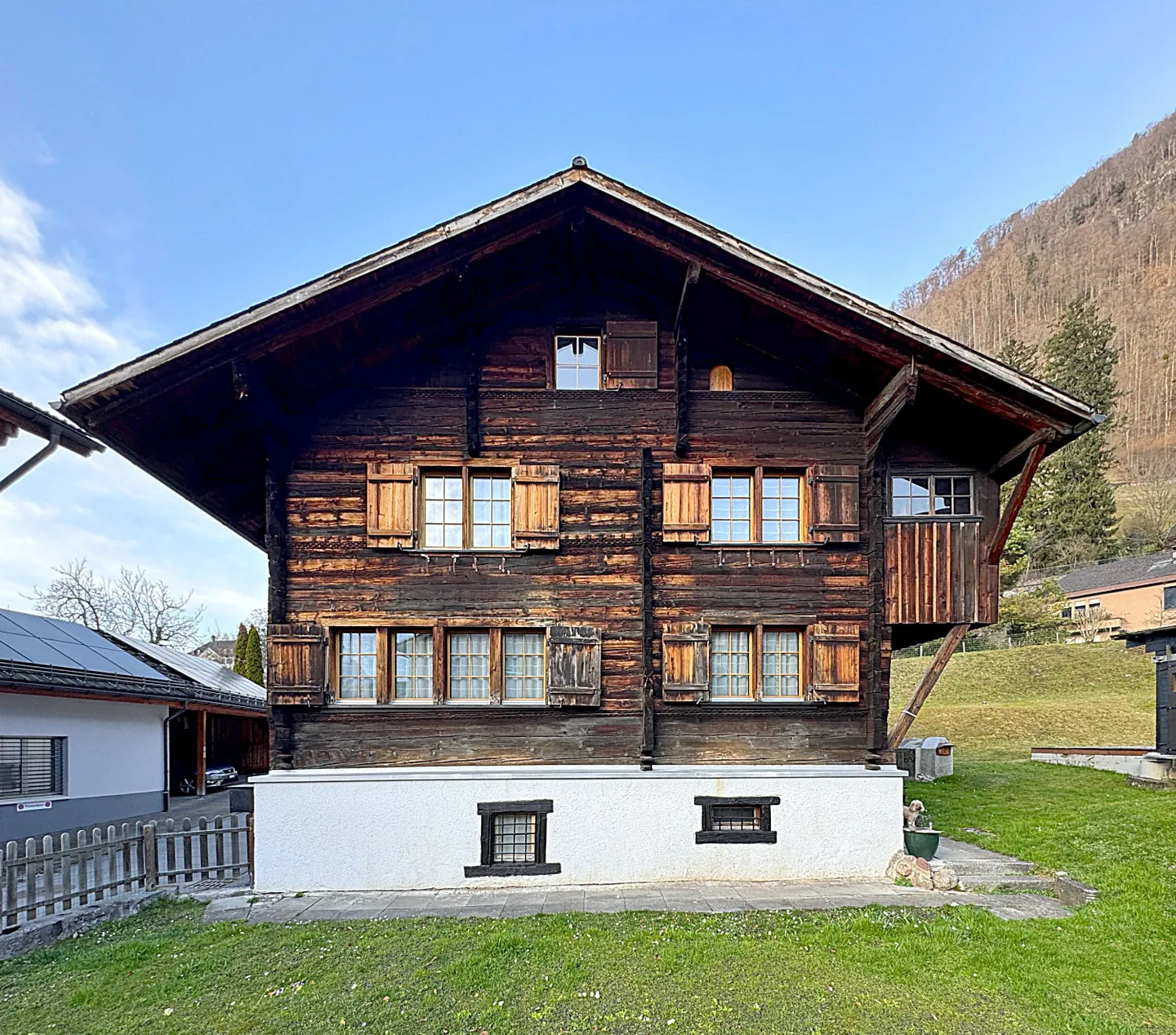 Historisches Haus in Mollis, saniert - Foto 1 von 12