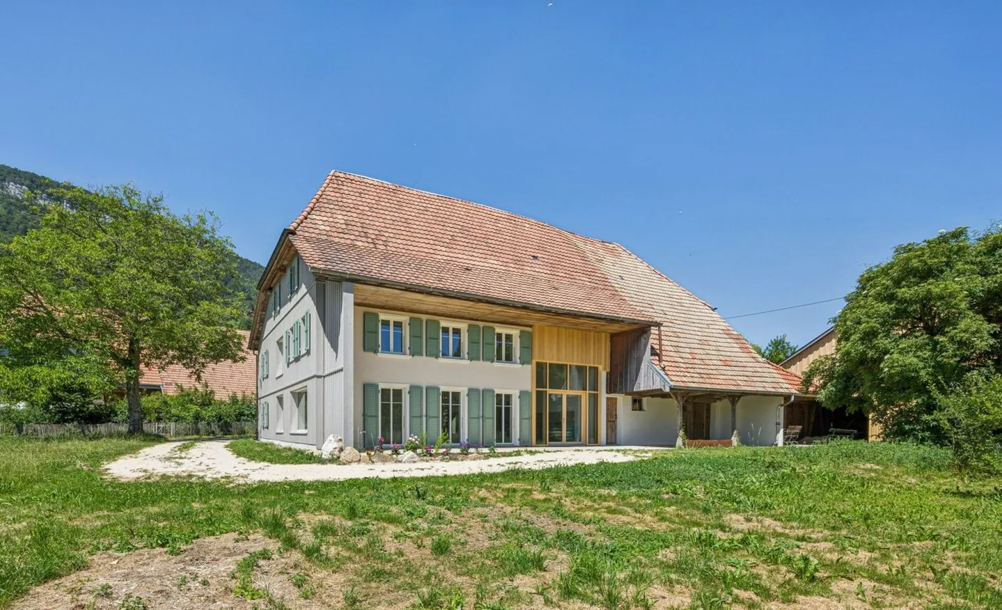 Farmhouse with panoramic views and large plot. - Photo 1 of 21