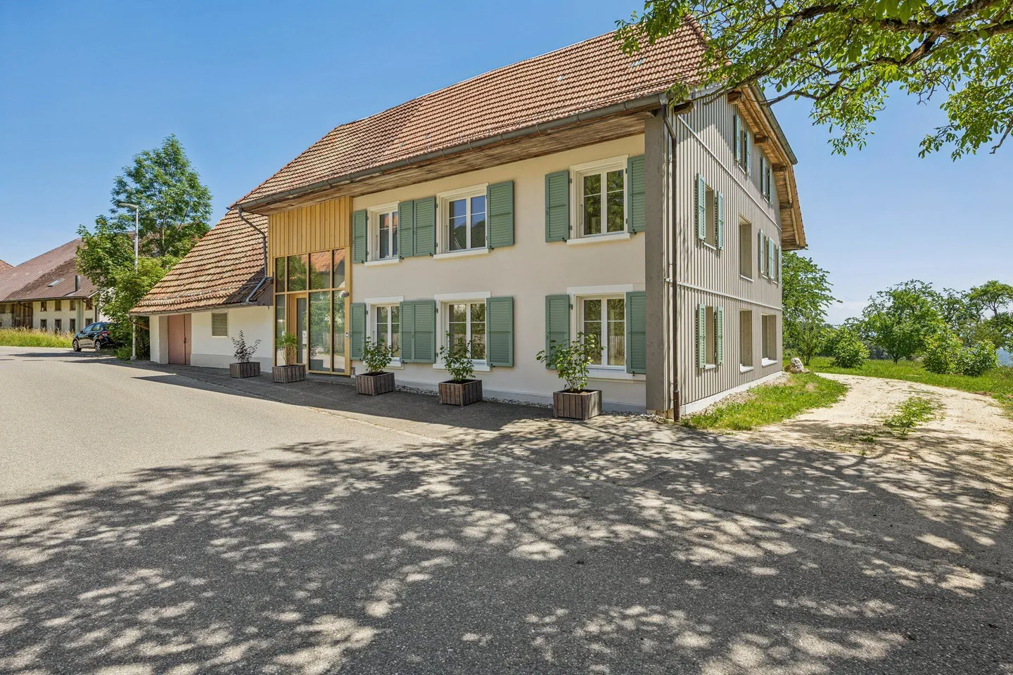 Farmhouse with panoramic views and large plot. - Photo 3 of 21