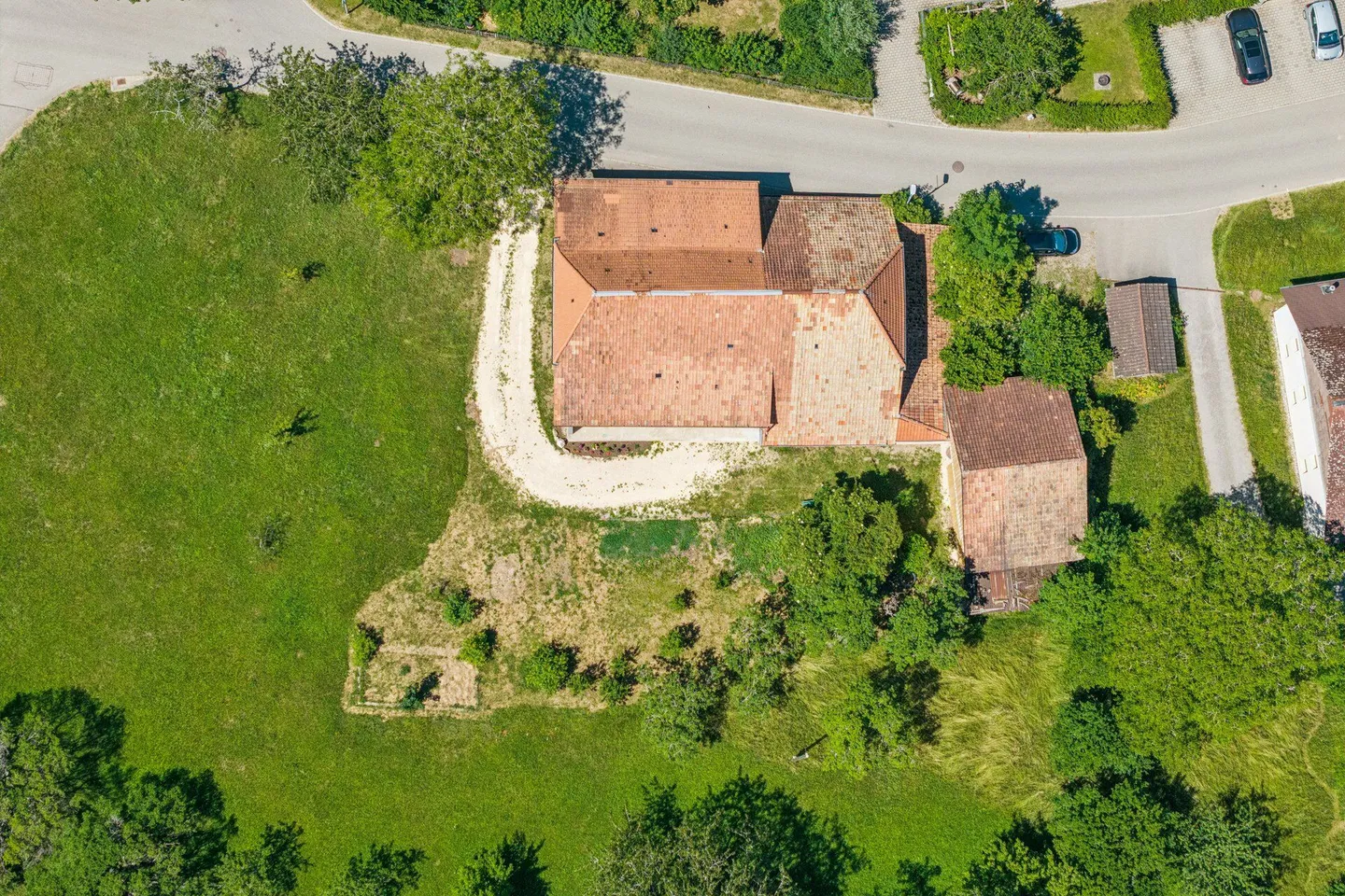 Farmhouse with panoramic views and large plot. - Photo 4 of 21
