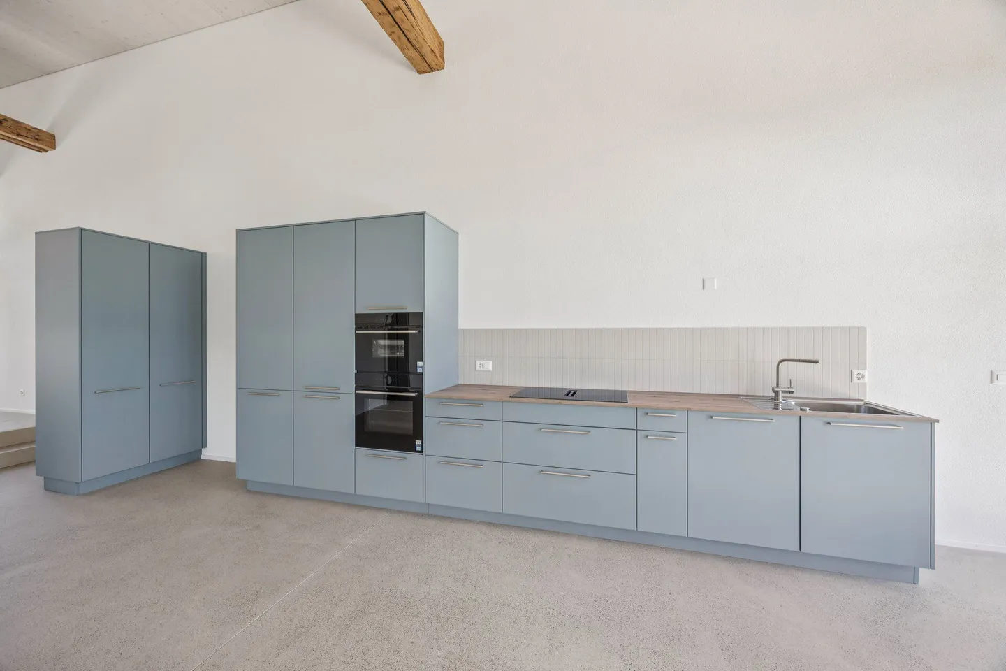 Farmhouse with panoramic views and large plot. - Photo 8 of 21
