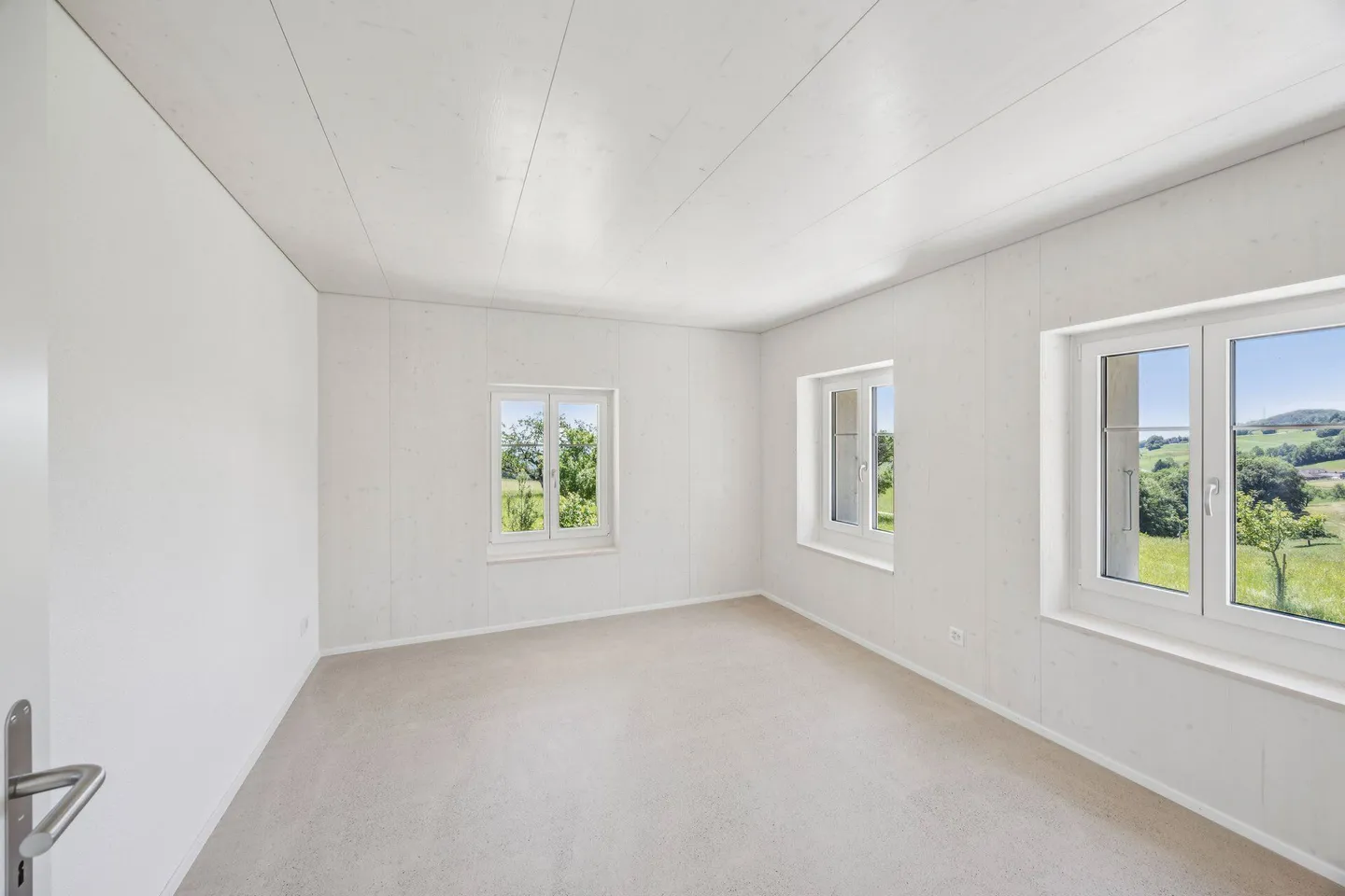 Farmhouse with panoramic views and large plot. - Photo 14 of 21