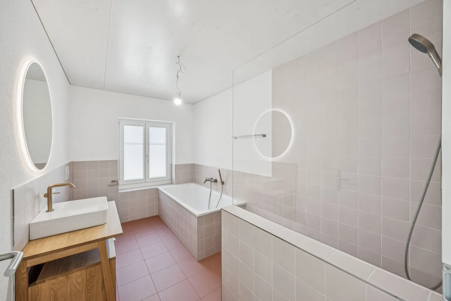 Farmhouse with panoramic views and large plot. - Photo 15 of 21