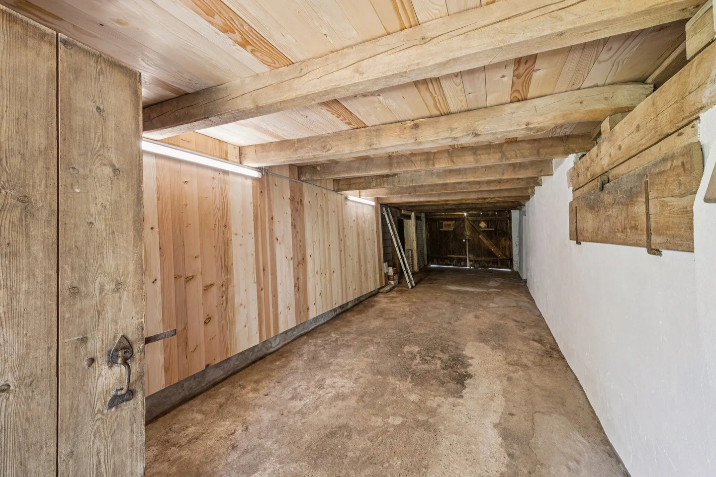 Farmhouse with panoramic views and large plot. - Photo 19 of 21