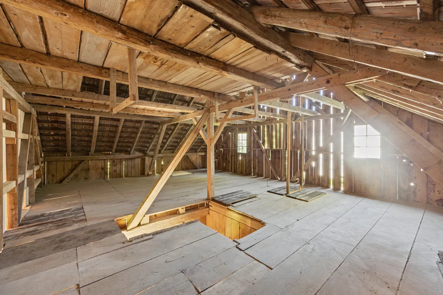 Farmhouse with panoramic views and large plot. - Photo 20 of 21