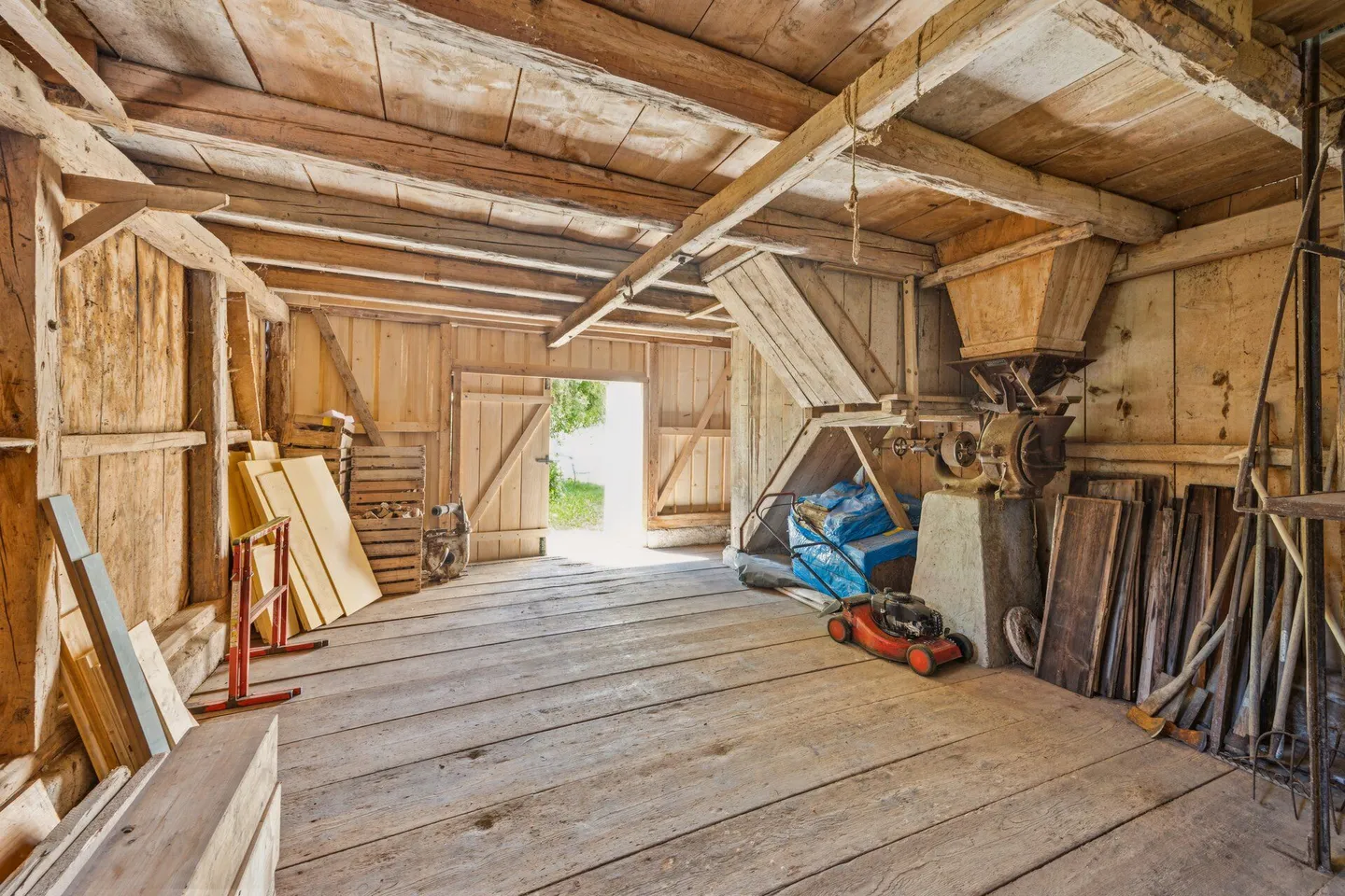 Farmhouse with panoramic views and large plot. - Photo 21 of 21