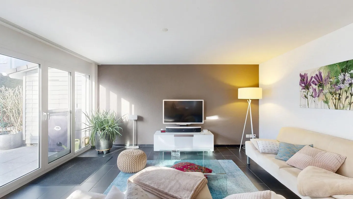 Ampia casa unifamiliare di 5,5 stanze in una zona tranquilla - Foto 3 di 11