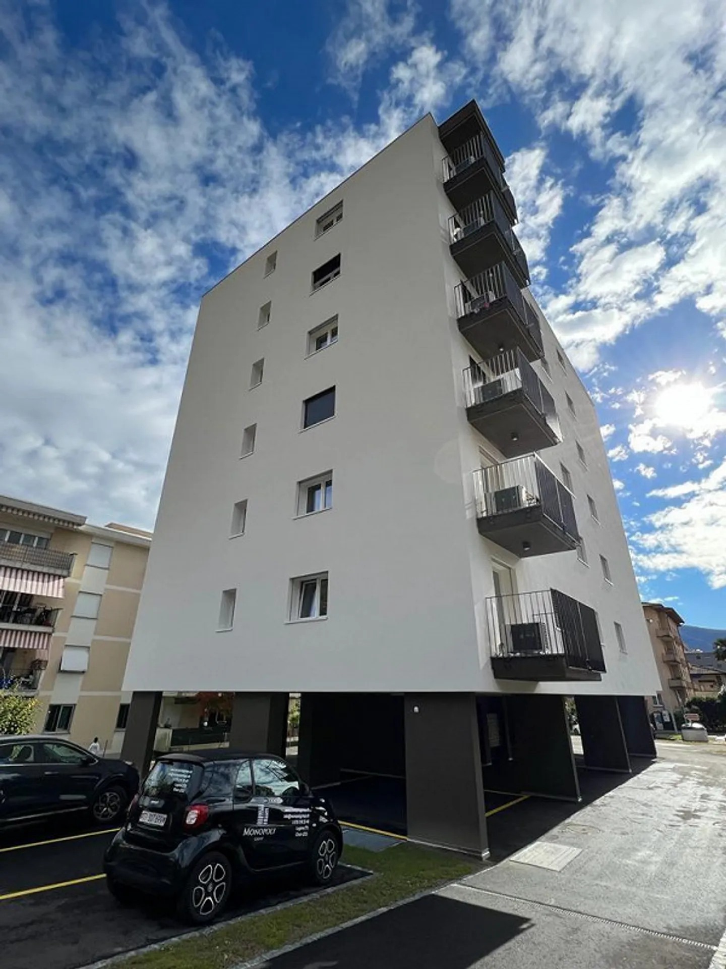 Appartamento spazioso con balcone - Foto 2 di 10