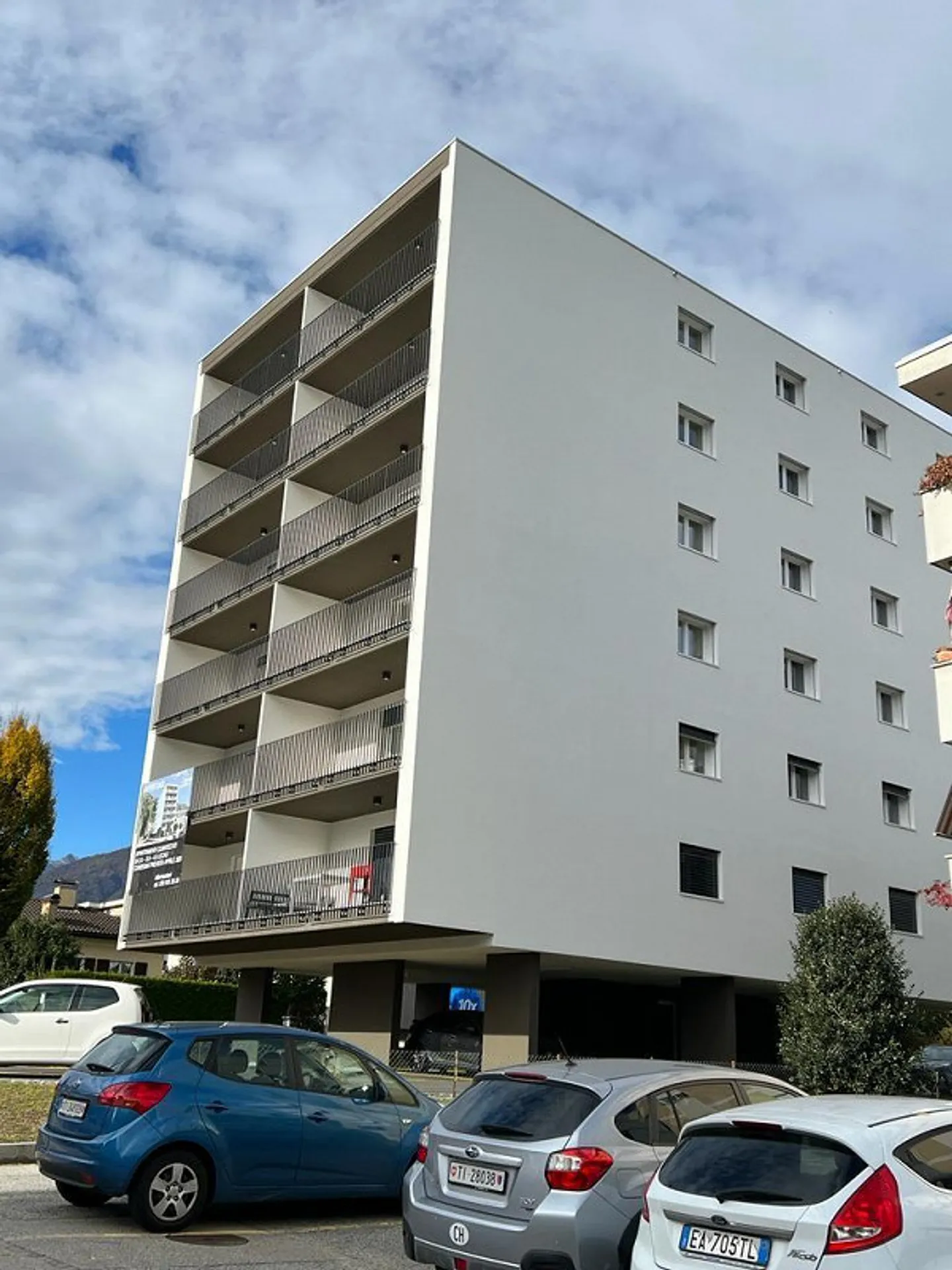 Appartamento spazioso con balcone - Foto 3 di 10