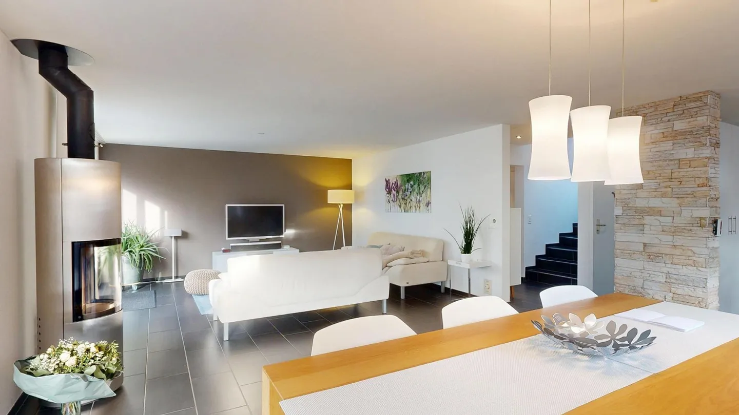 Ampia casa unifamiliare di 5,5 stanze in una zona tranquilla - Foto 4 di 11