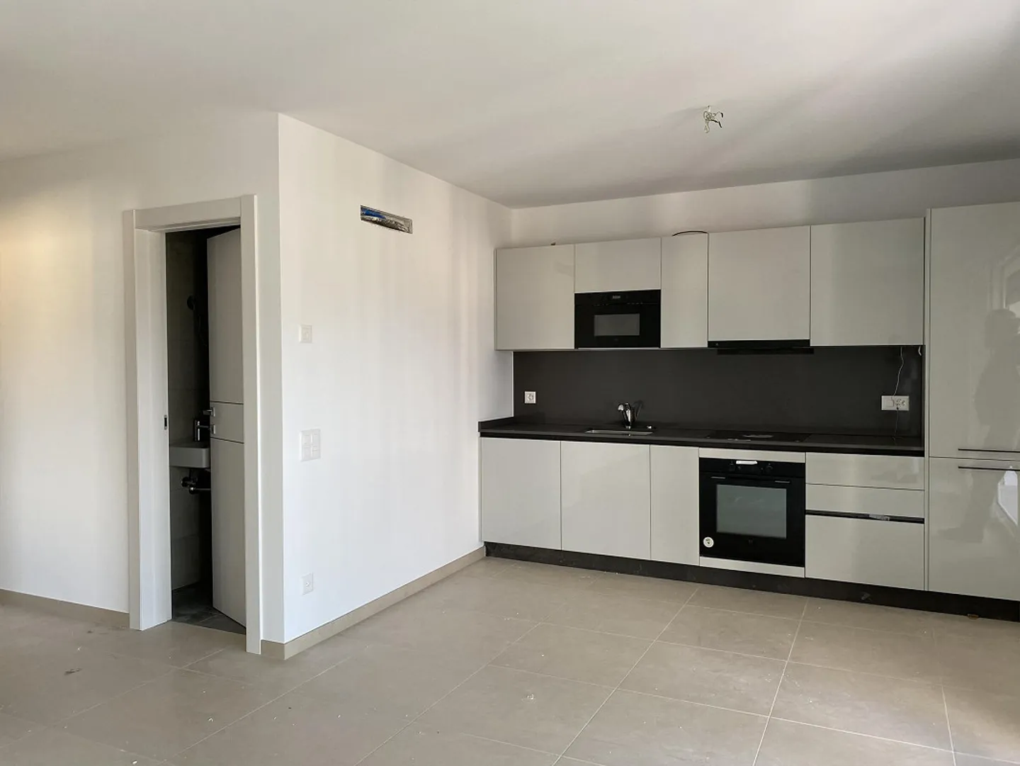 Appartamento spazioso con balcone - Foto 5 di 10