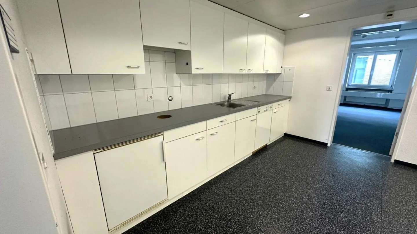 Spacious office space for rent near Basel Fair - Photo 7 of 9
