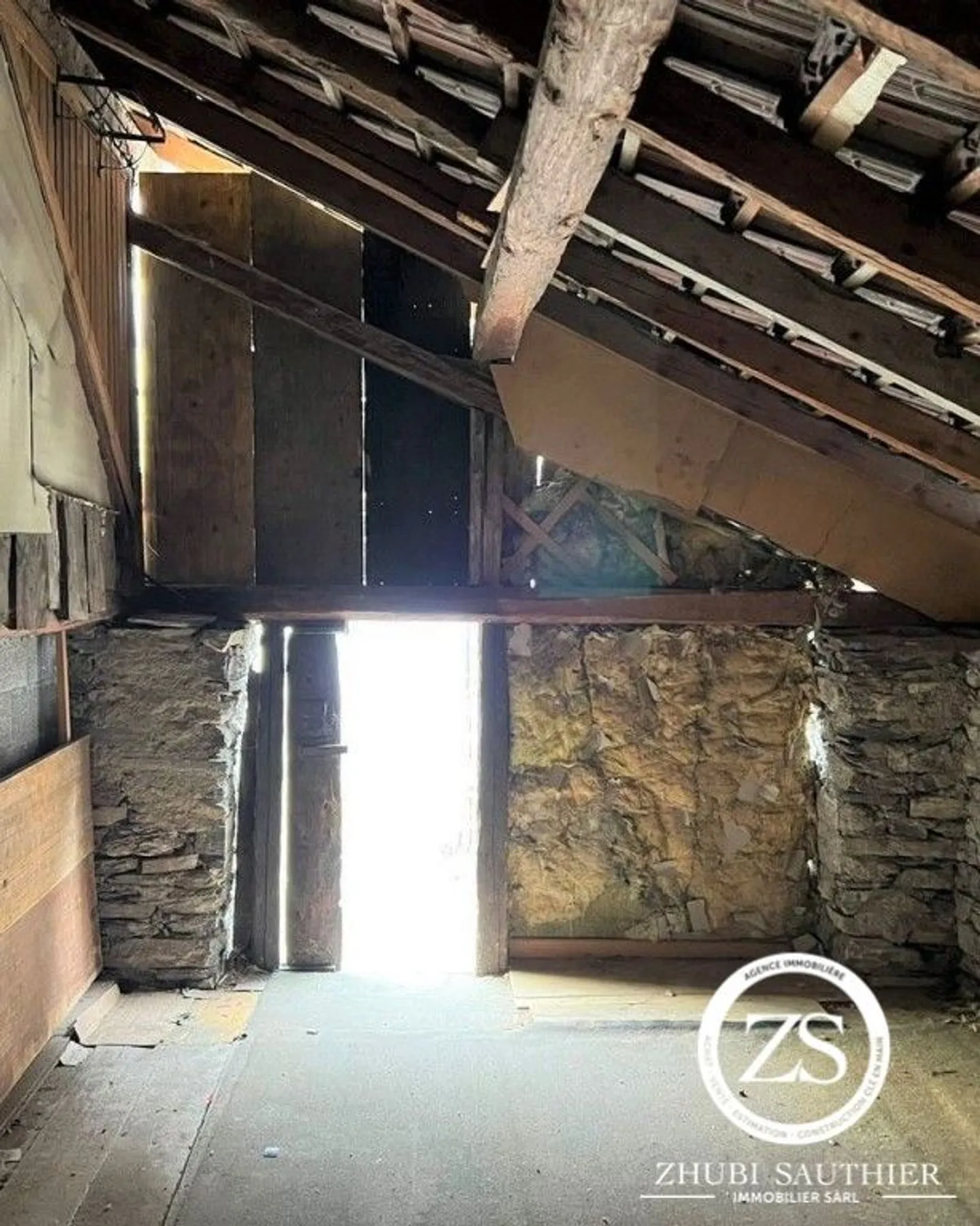 Grange à rénover avec projet approuvé - Photo 7 sur 10