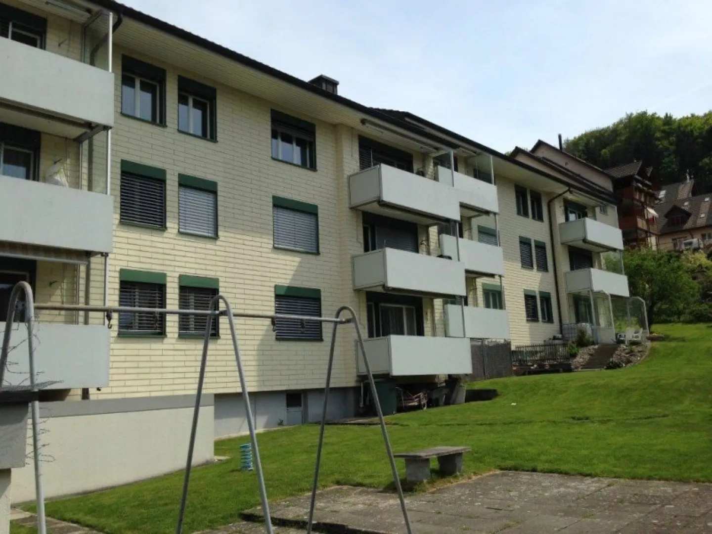 Appartement 3 pièces dans un emplacement central avec balcon - Photo 1 sur 10