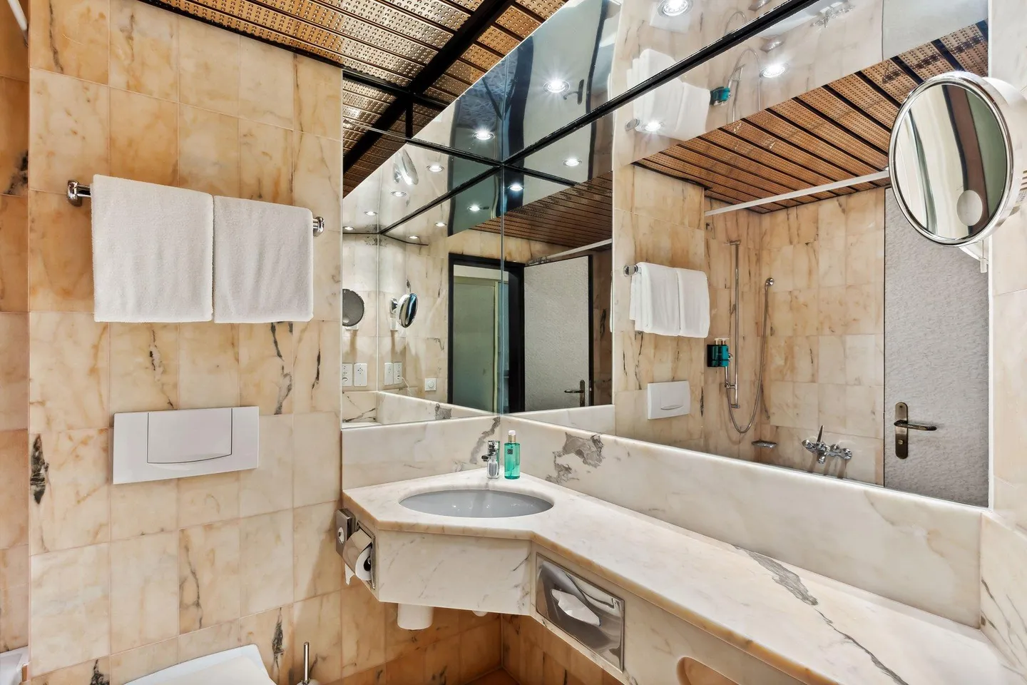 «Möbl. WG-Zimmer» - Foto 3 von 5
