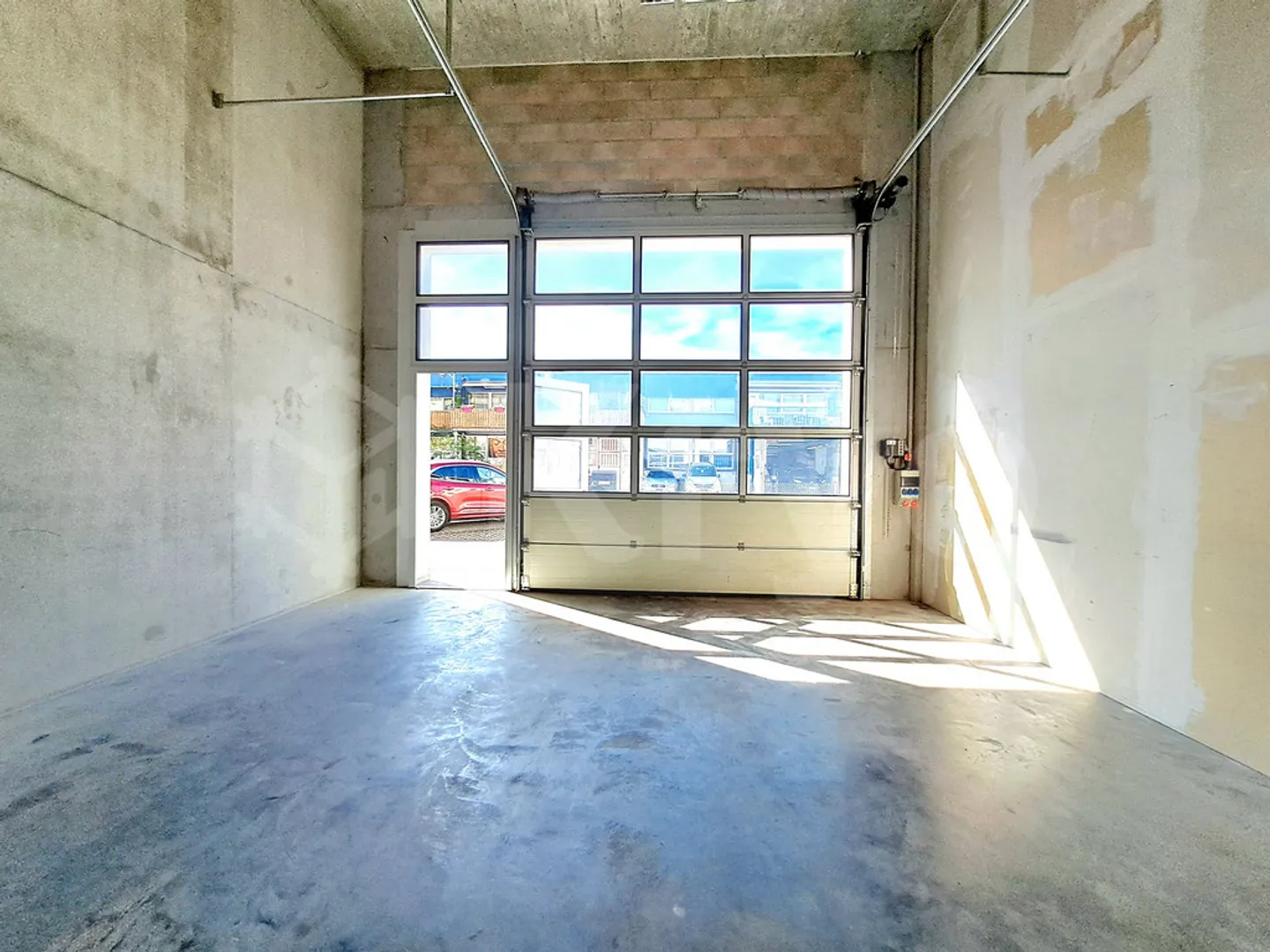 DUCATS 40, Commercial space on the ground floor - Photo 2 of 5