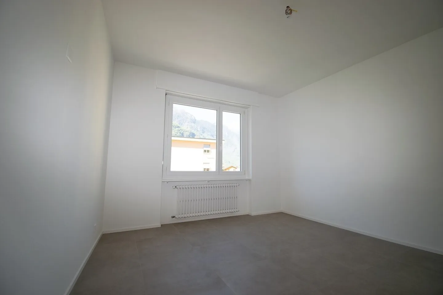 Modern Apartment with Stunning Views - Photo 6 of 9