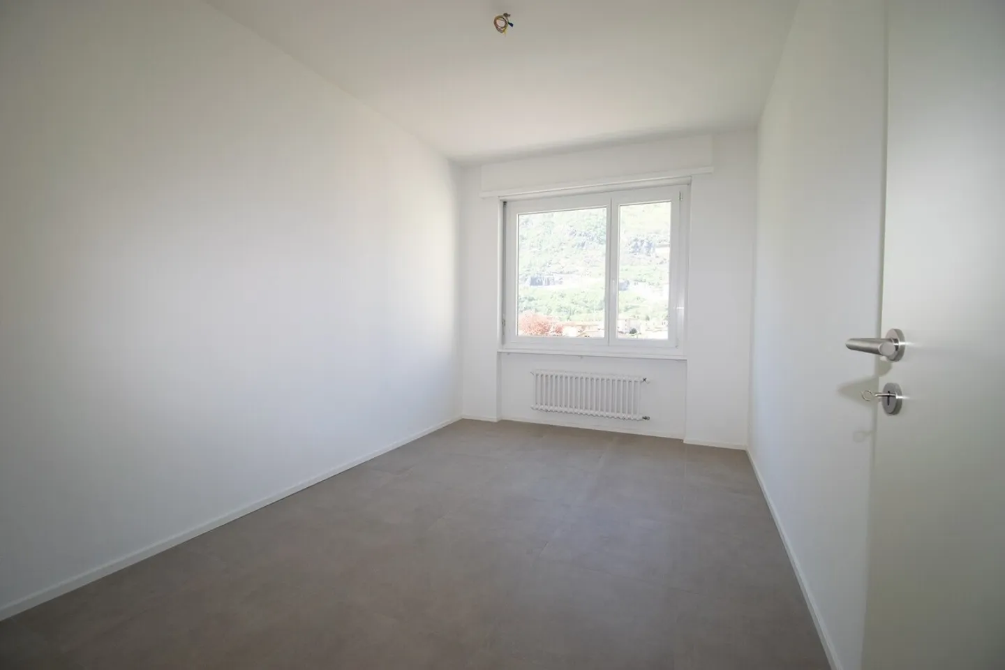 Modern Apartment with Stunning Views - Photo 8 of 9