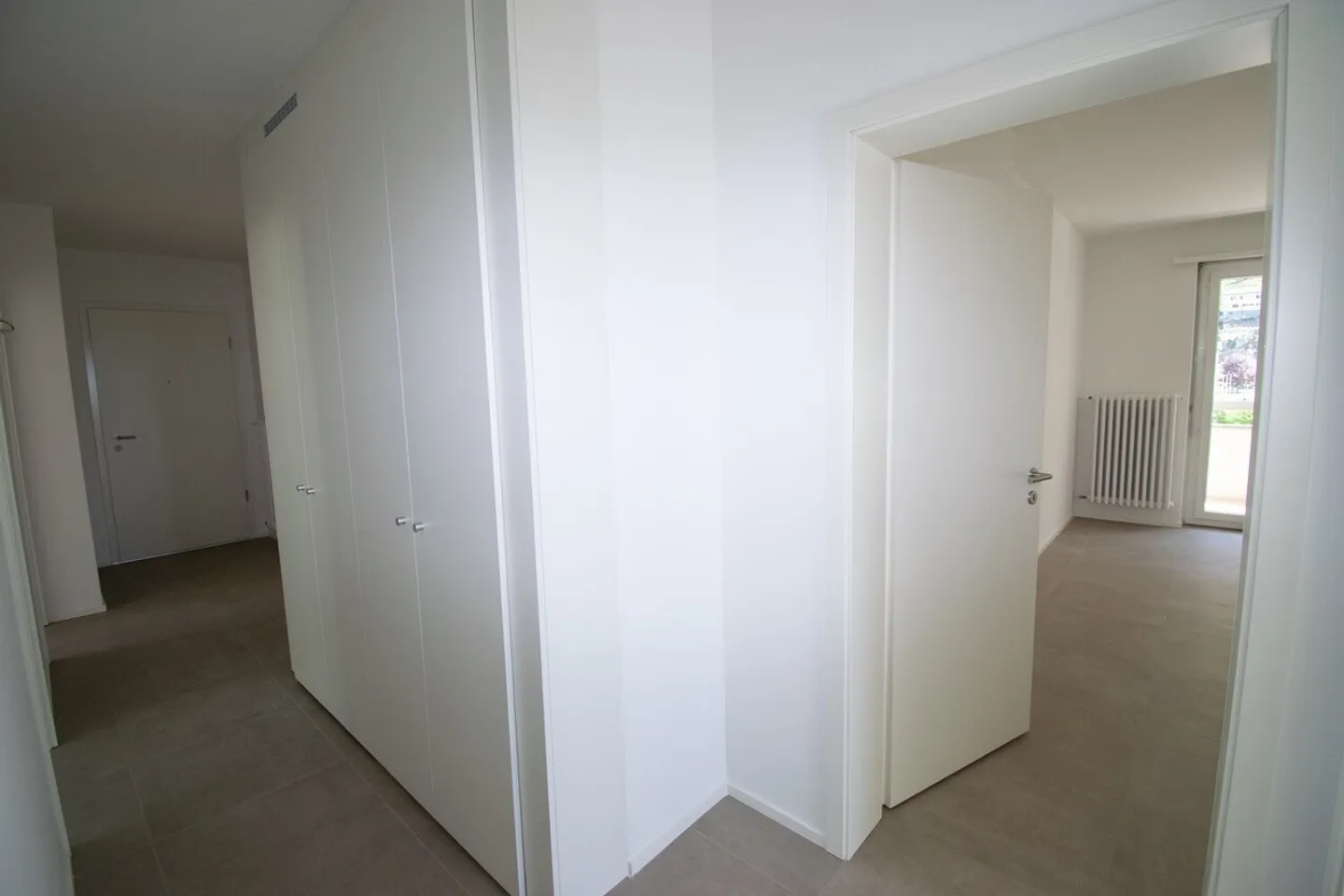 Modern Apartment with Stunning Views - Photo 3 of 9