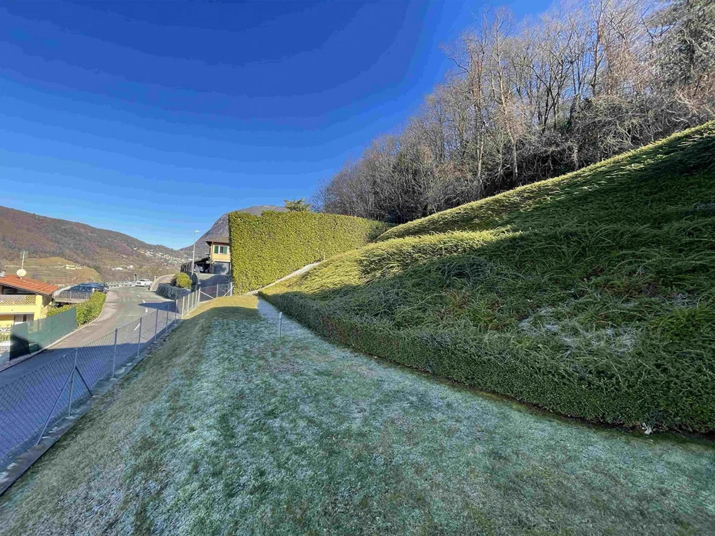 Terreno Panoramico con Vista Lago - Foto 9 di 13