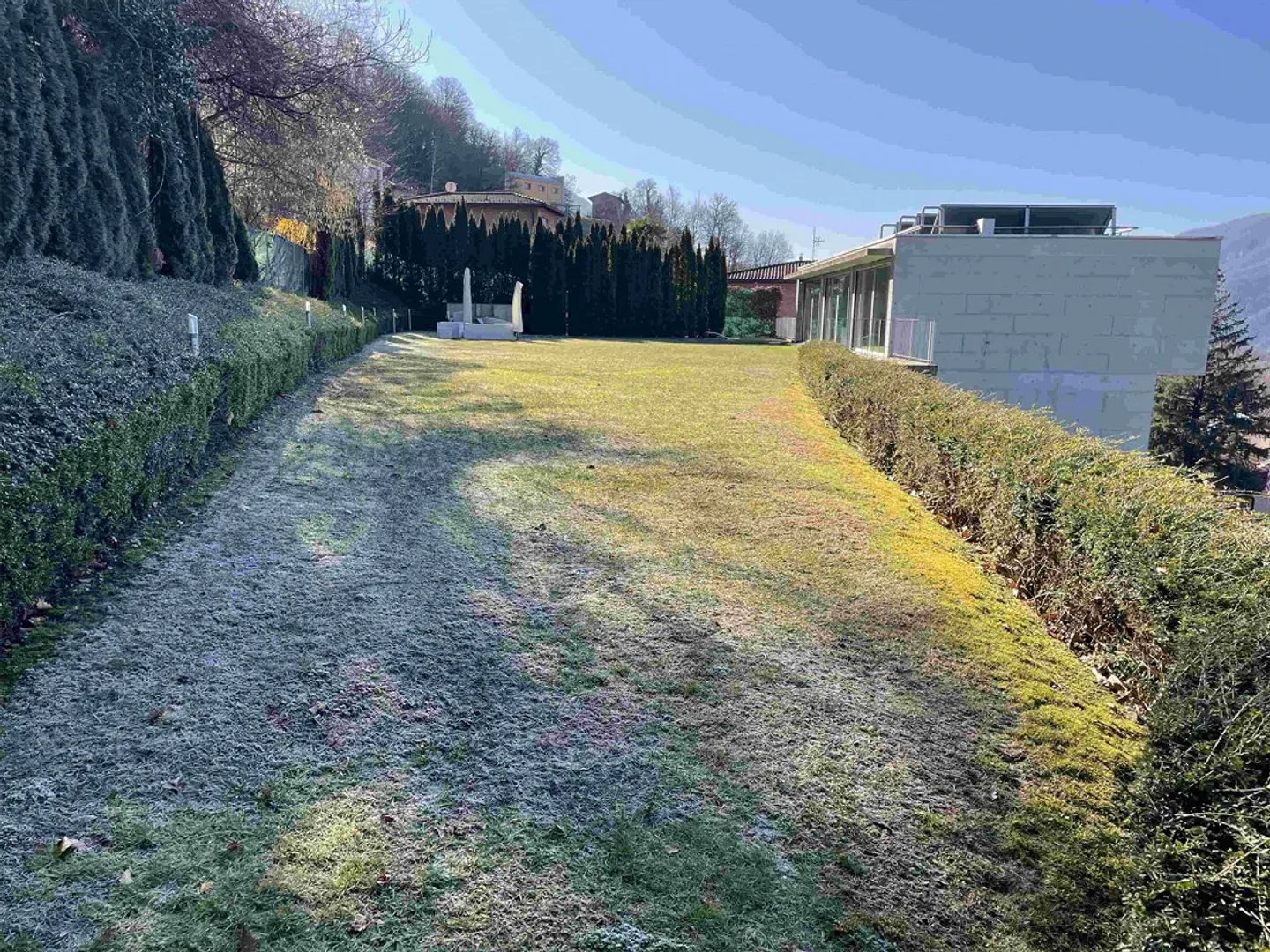 Terreno Panoramico con Vista Lago - Foto 4 di 13