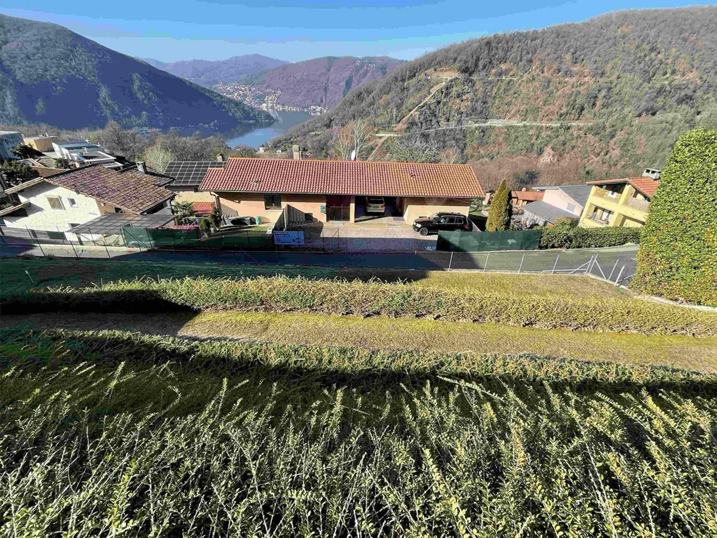 Terreno Panoramico con Vista Lago - Foto 5 di 13