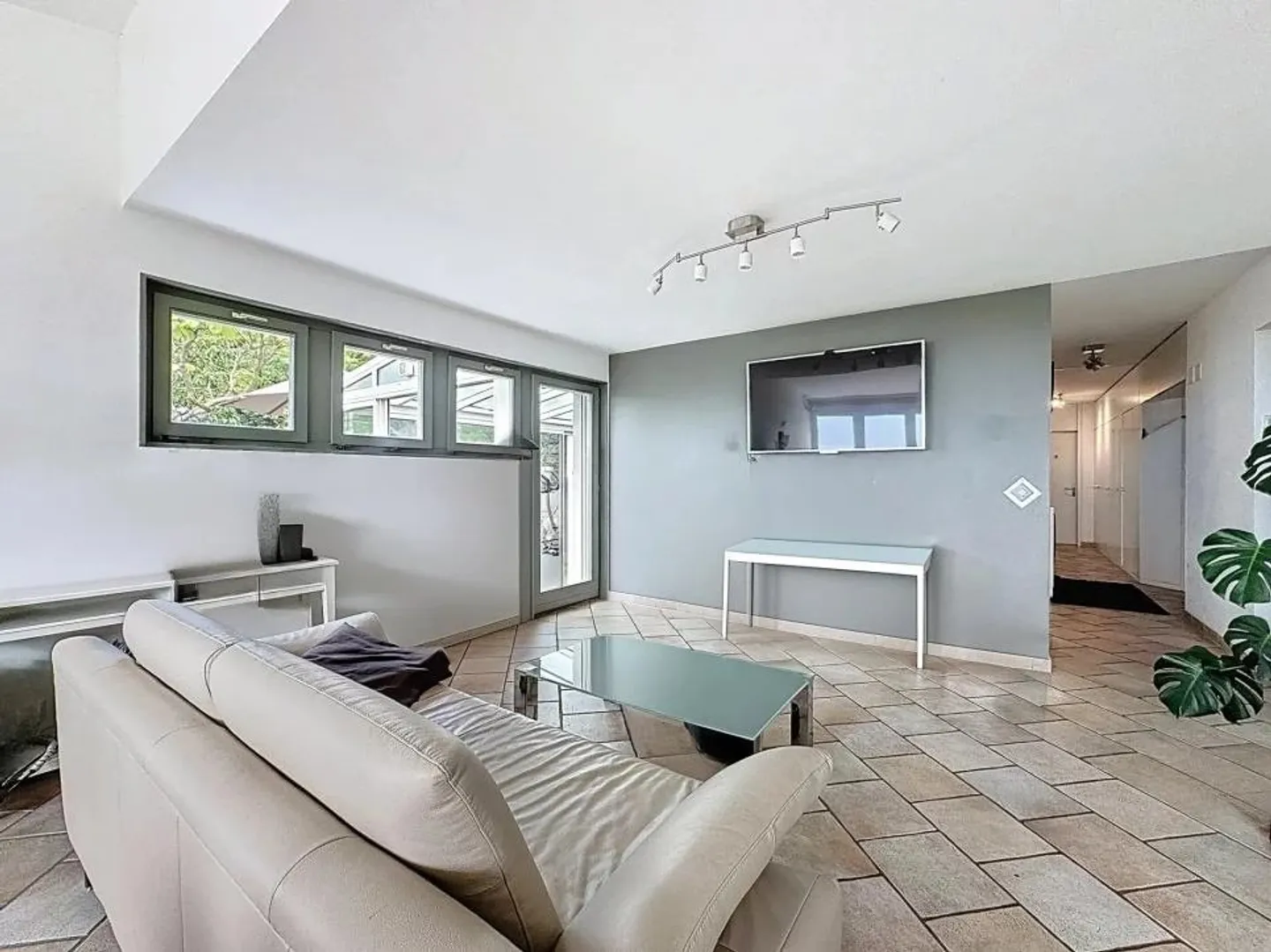 Vue sur la vue dégagée et emplacement privilégié à La Conversion - Photo 4 sur 13