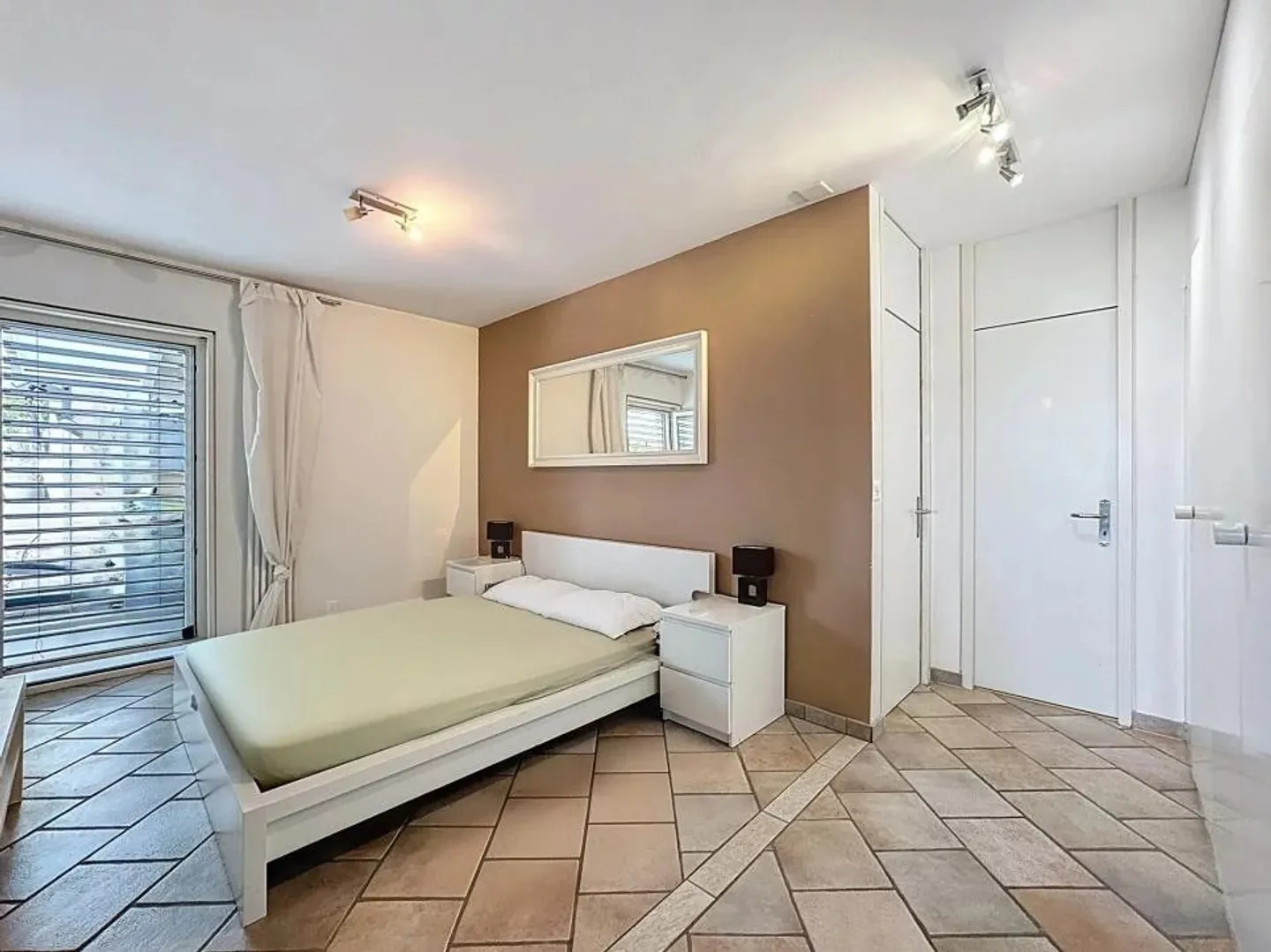 Vue sur la vue dégagée et emplacement privilégié à La Conversion - Photo 6 sur 13