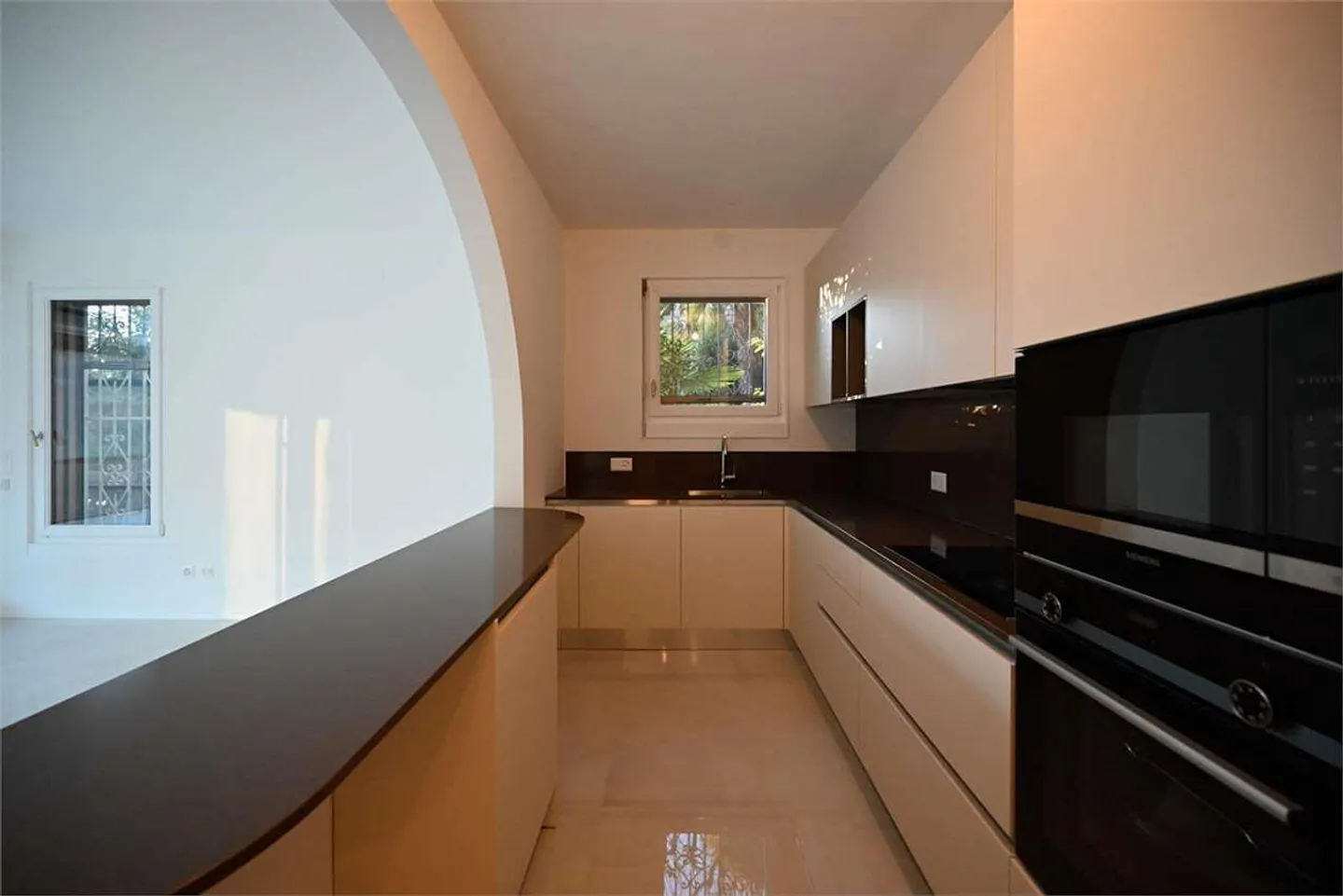 3.5 Room Apartment with Lake View and Private Garden - Photo 6 of 13