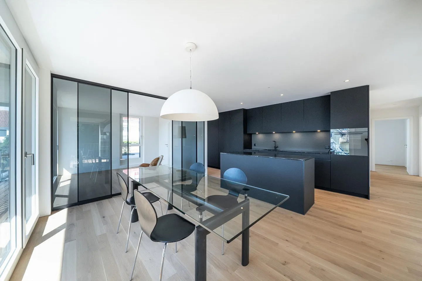 4.5-Zi. Etagenwohnung mit Sonnenterrasse und stilvollem Innenausbau - Foto 1 von 14