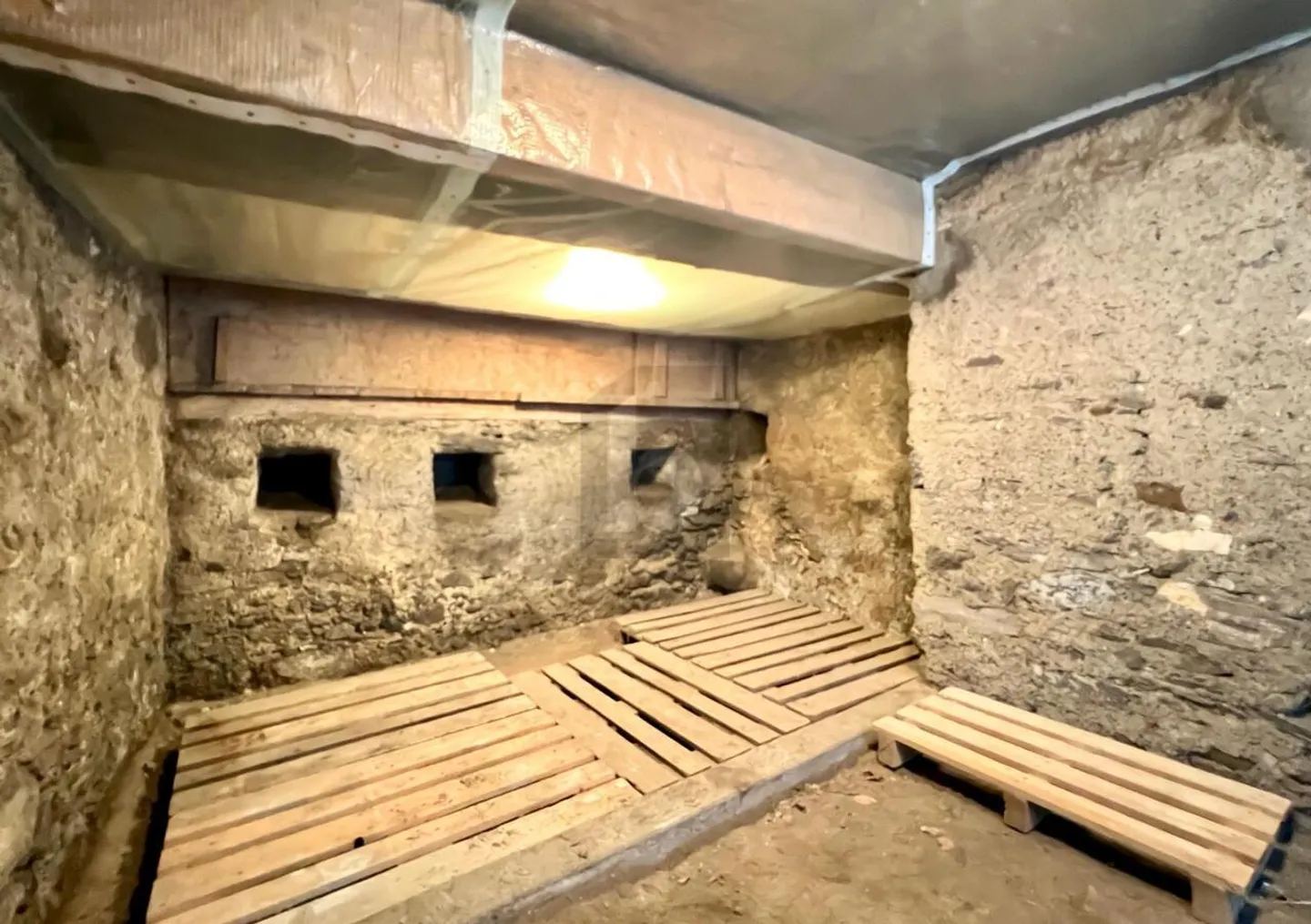 SPAZIO DI OFFICINA SITUATO CENTRALMENTE - Foto 4 di 6