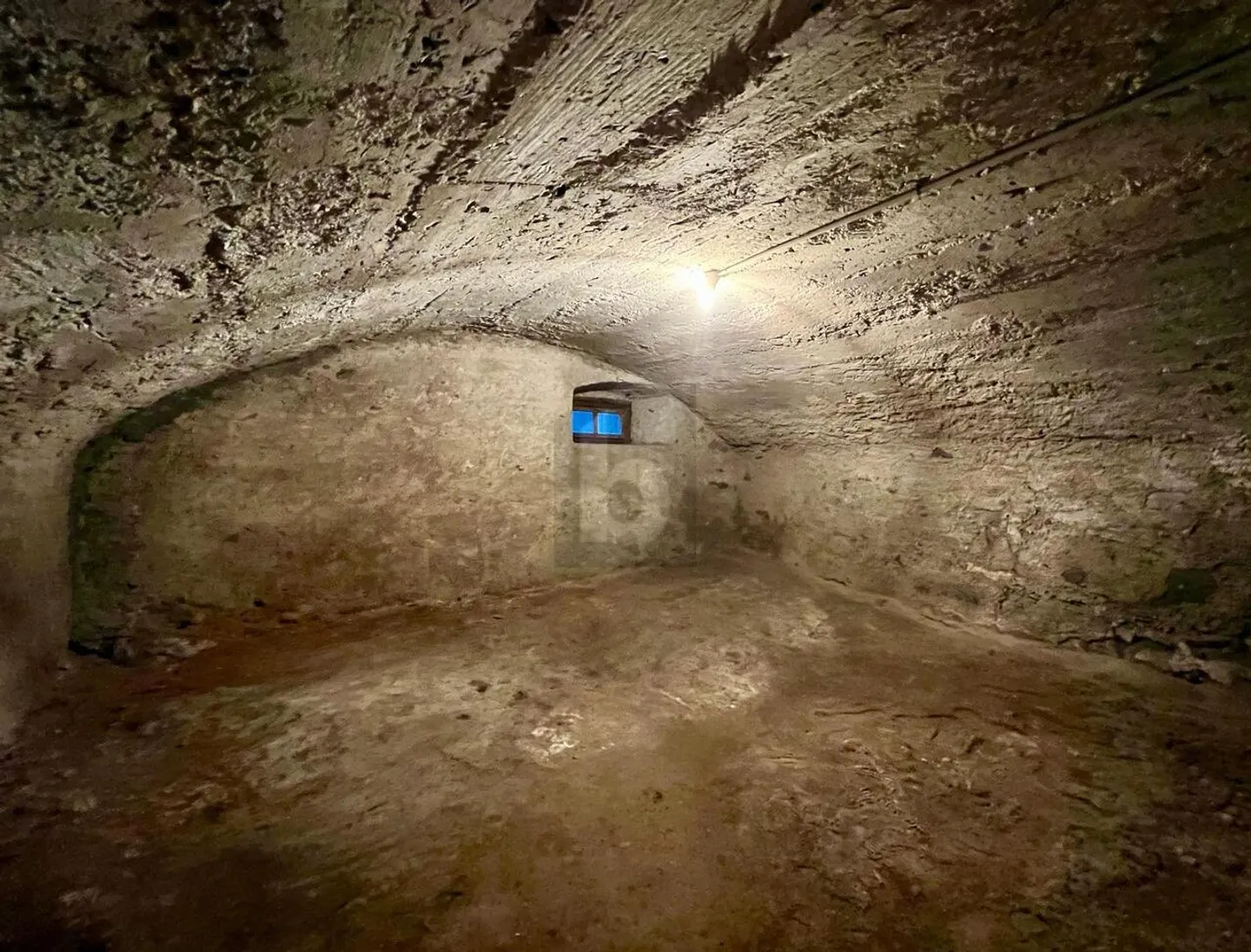 SPAZIO DI OFFICINA SITUATO CENTRALMENTE - Foto 5 di 6