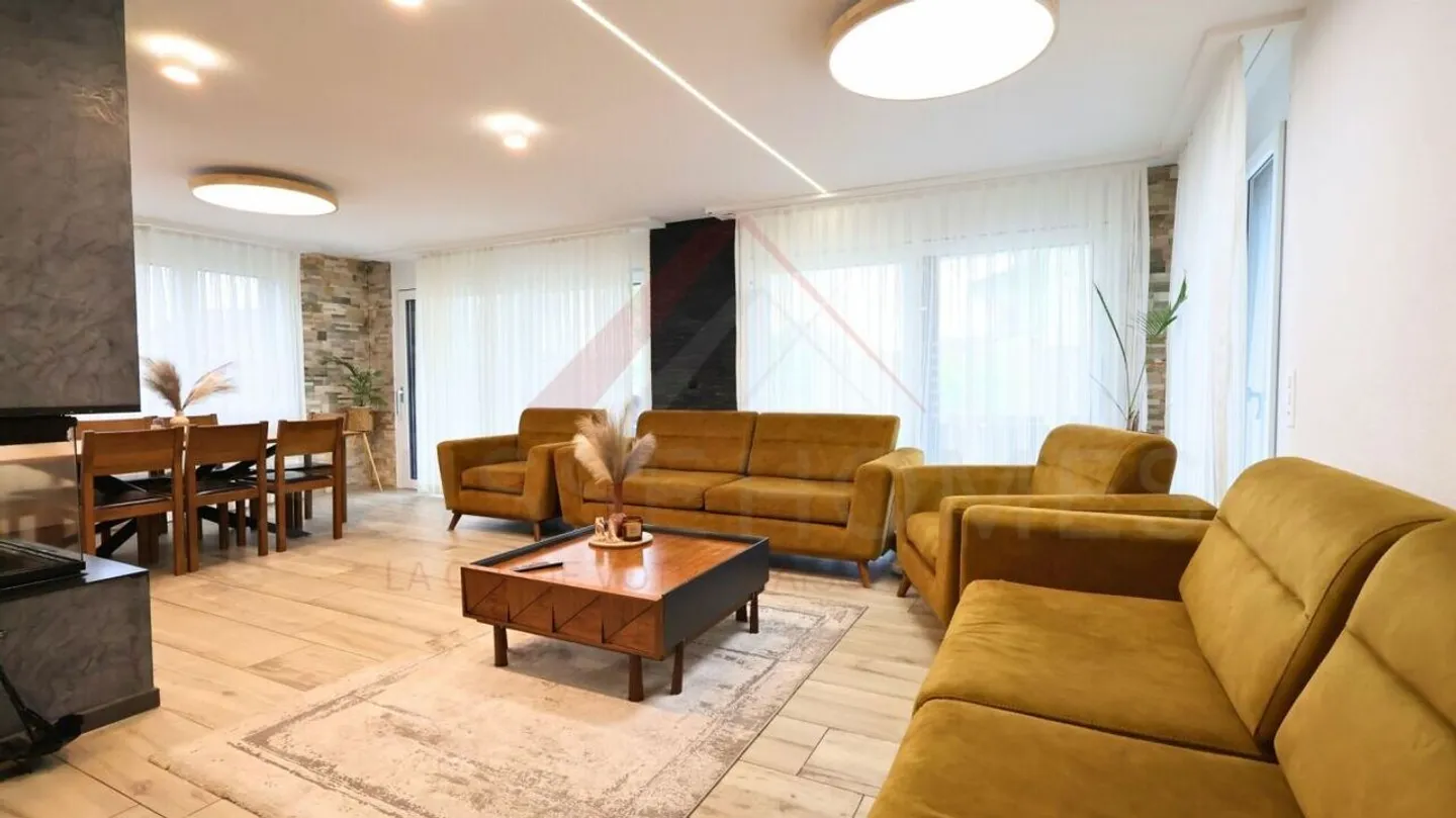 Exklusive 4½-Zimmer-Villa mit Pool und Panoramaterrasse - Foto 1 von 27