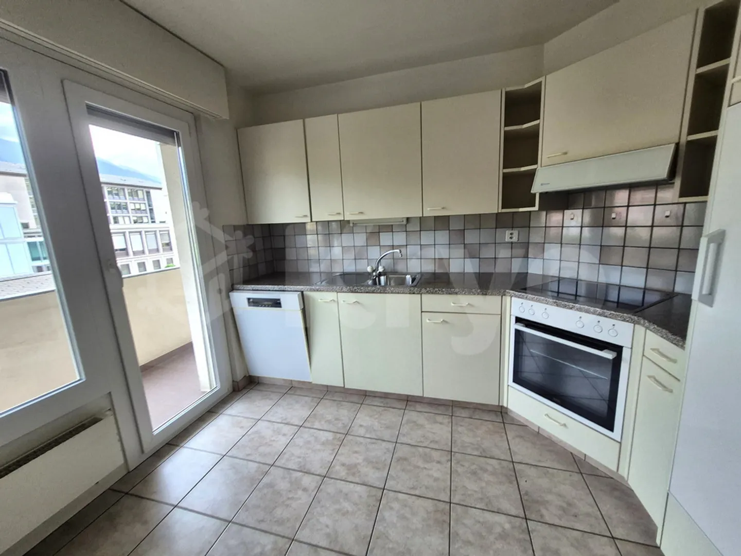 SION - CENTER / 4.5 ROOM APARTMENT WITH BALCONY - Photo 2 of 11