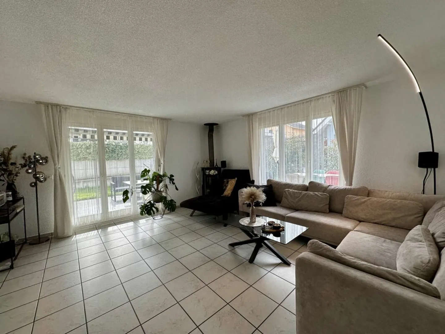 Dreamlike Corner House in Central Location - Your New Home Awaits You! - Photo 5 of 15