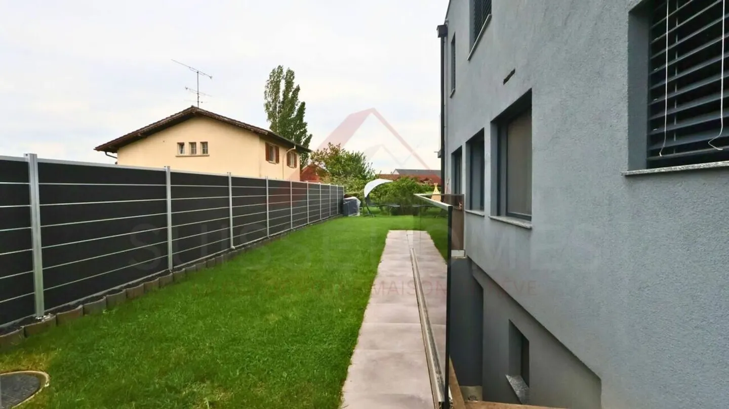 Exklusive 4½-Zimmer-Villa mit Pool und Panoramaterrasse - Foto 24 von 27