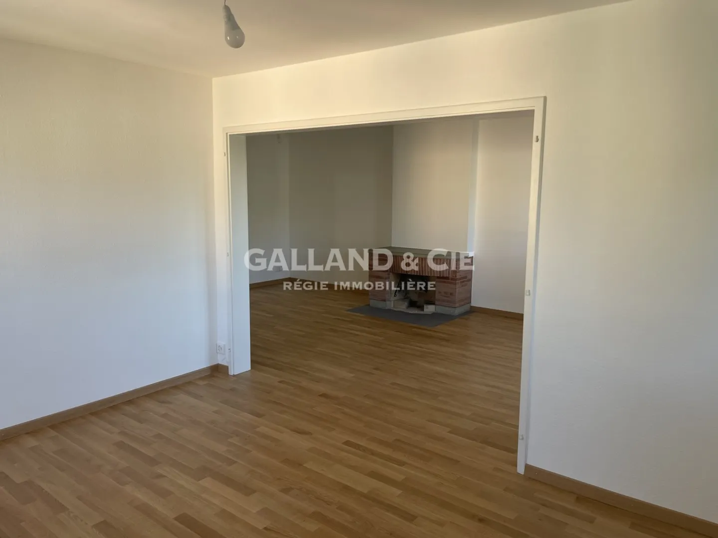 Charmant appartement 5 pièces - Photo 2 sur 8