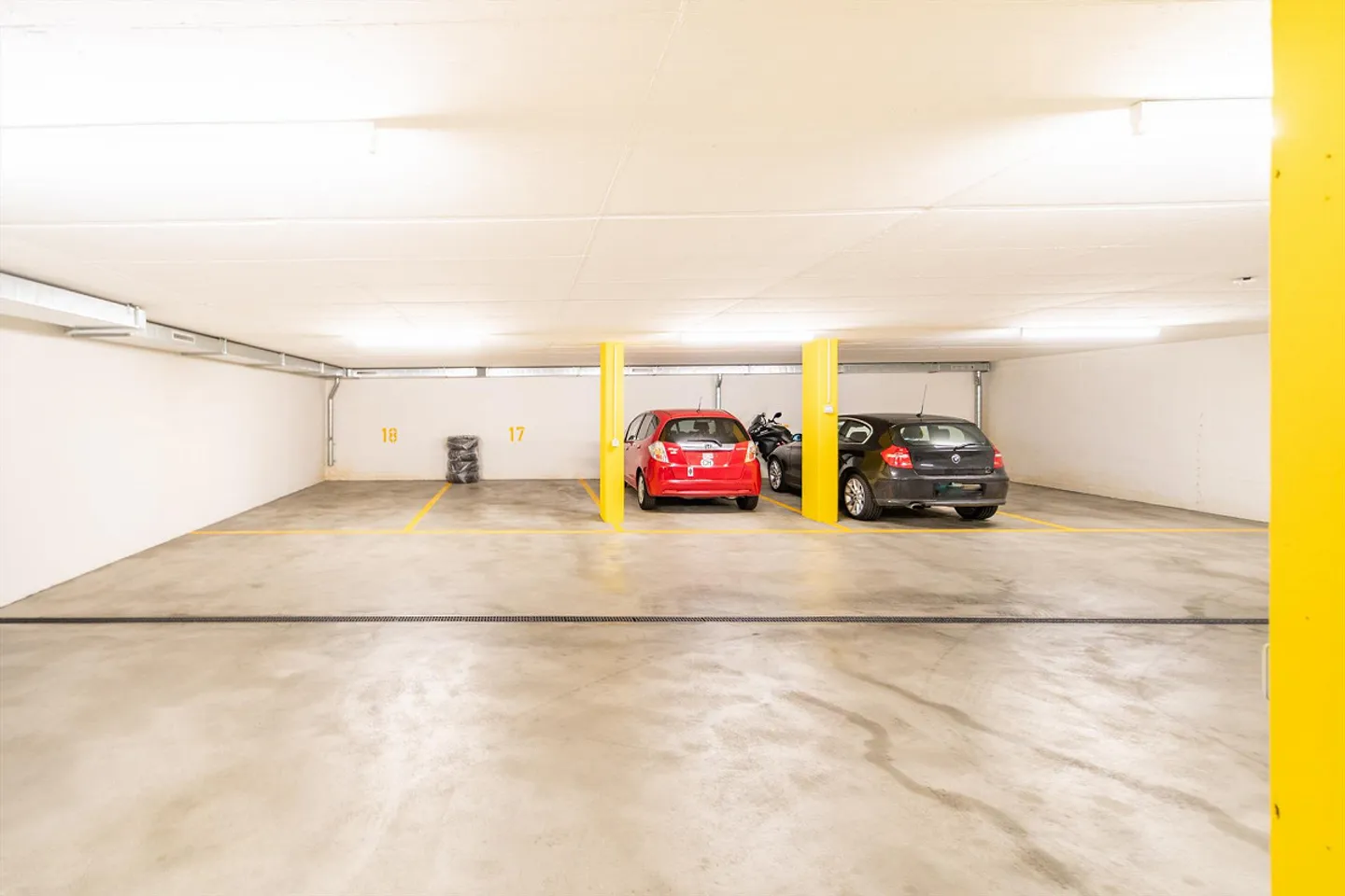 Parkplatz im Zentrum - Foto 2 von 3