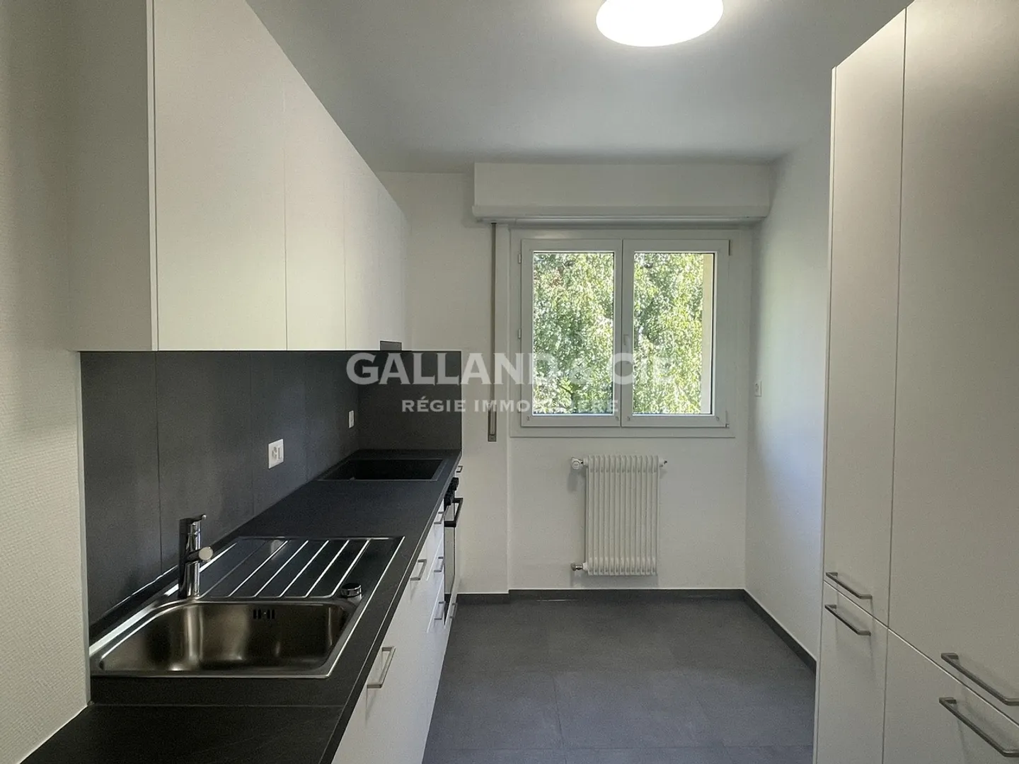 Charmant appartement 5 pièces - Photo 3 sur 8