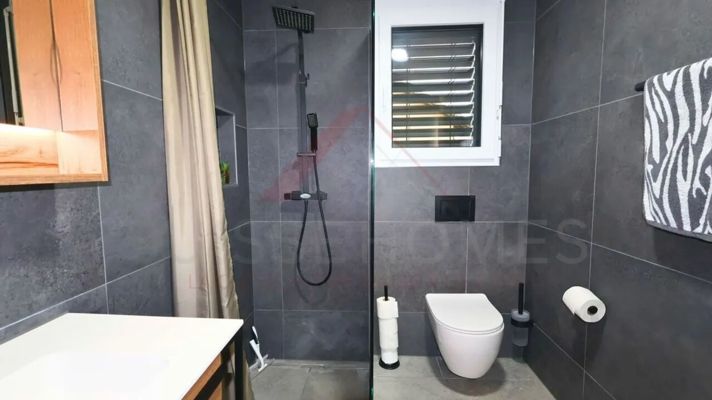Exklusive 4½-Zimmer-Villa mit Pool und Panoramaterrasse - Foto 11 von 27