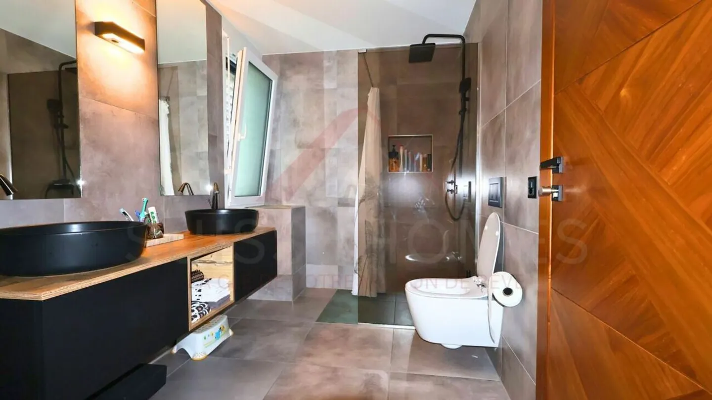 Exklusive 4½-Zimmer-Villa mit Pool und Panoramaterrasse - Foto 15 von 27